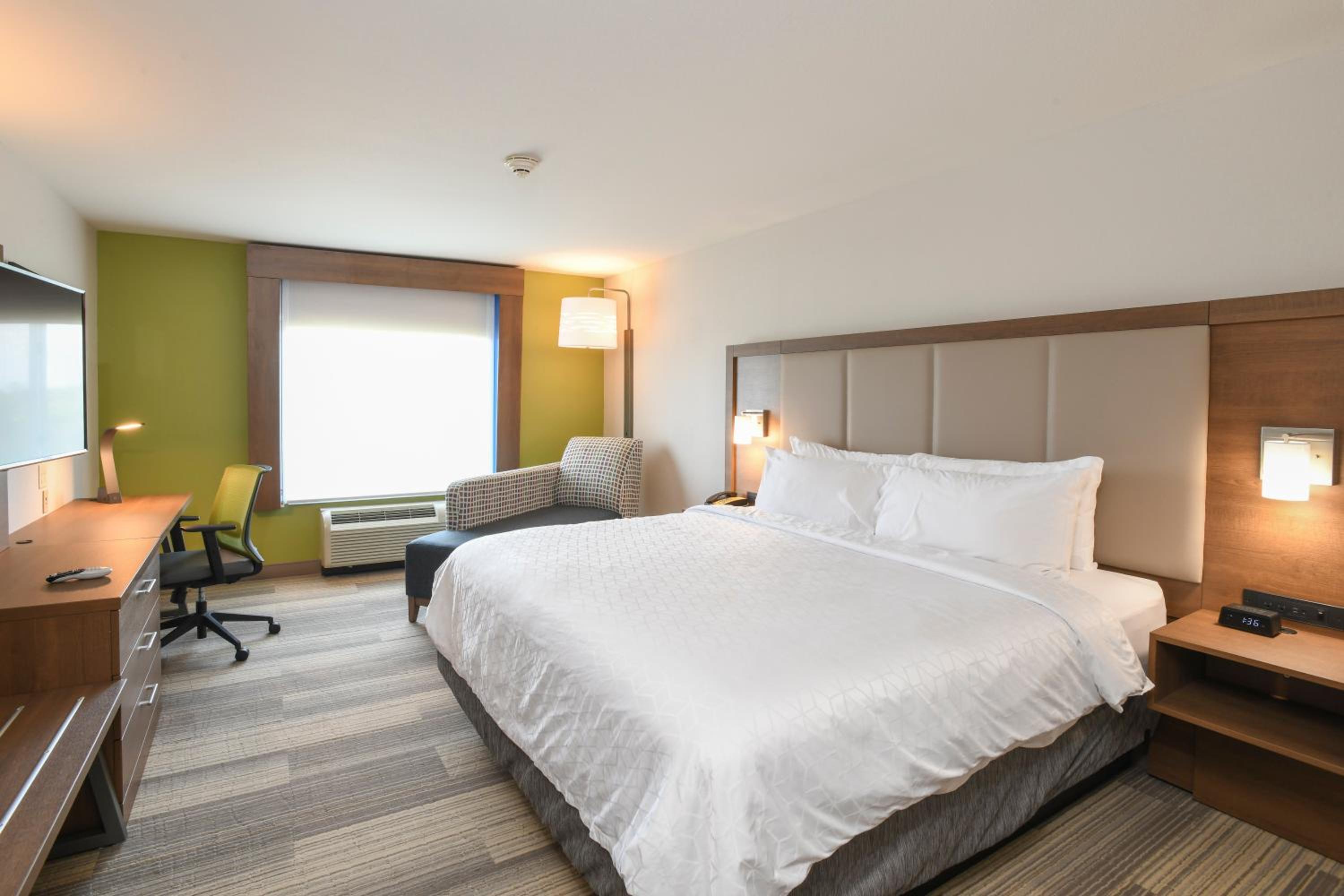 Standard King Room with Mobility Accessible Tub - Photo 1