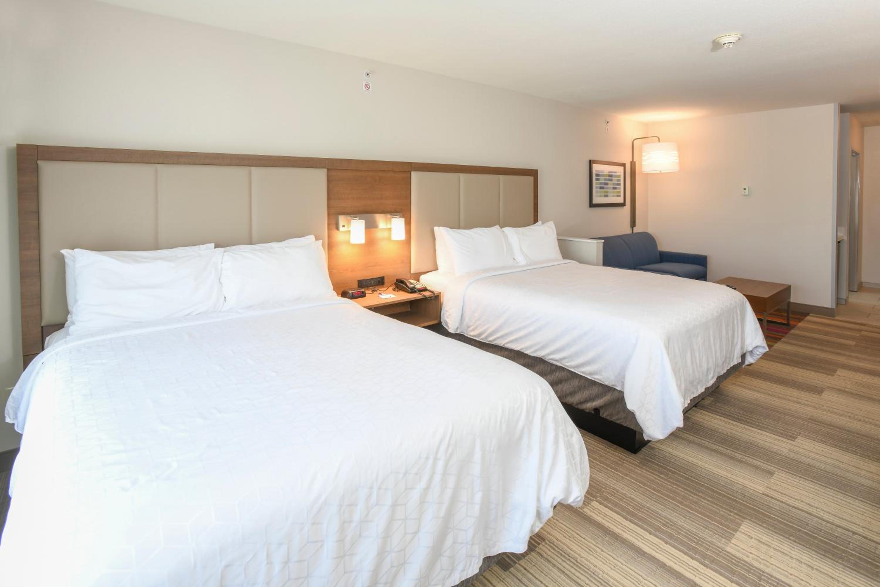 Queen Suite - Photo 3