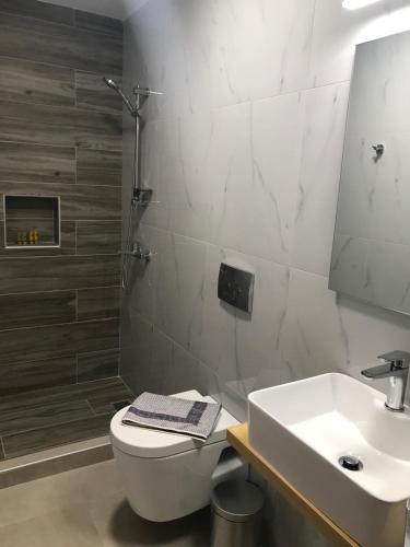 Standard Double or Twin Room with Balcony - Photo 5