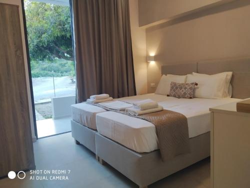 Standard Double or Twin Room with Balcony - Photo 2