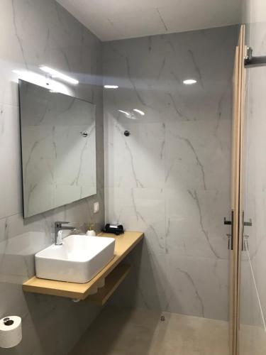 Standard Double or Twin Room with Balcony - Photo 4