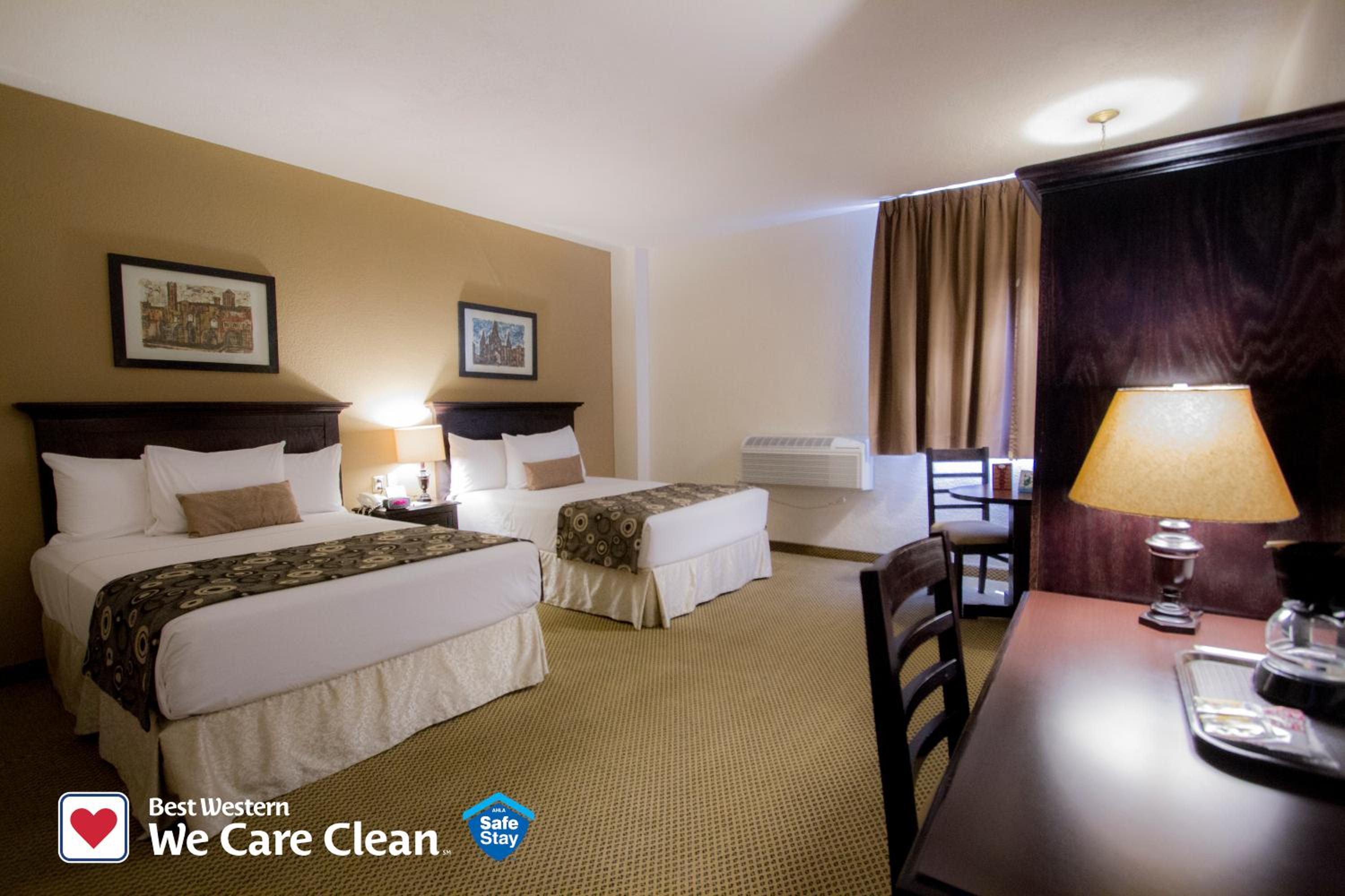 Double Room with Two Double Beds - Smoking
