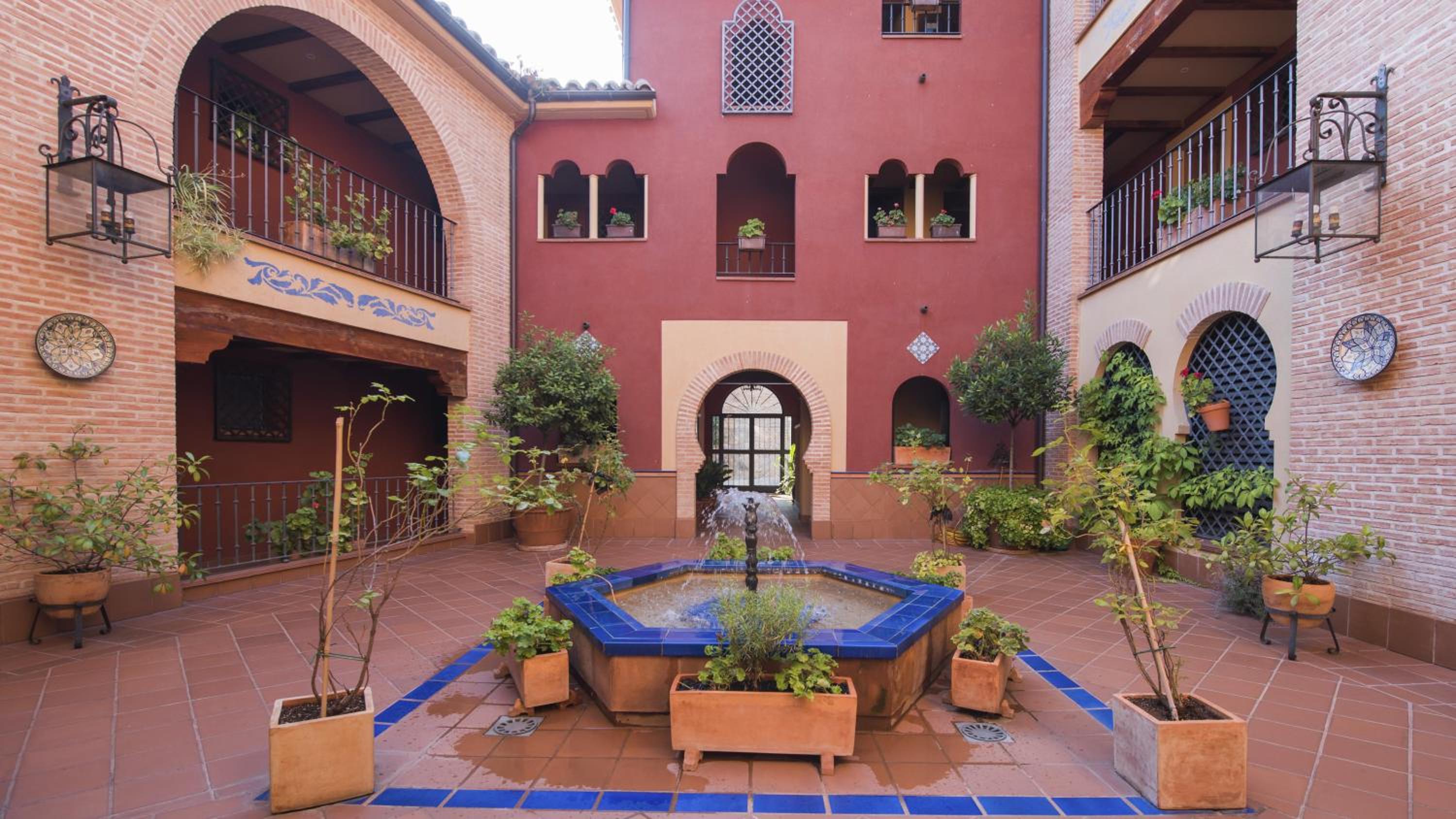 Apartment with Balcony - Photo 24