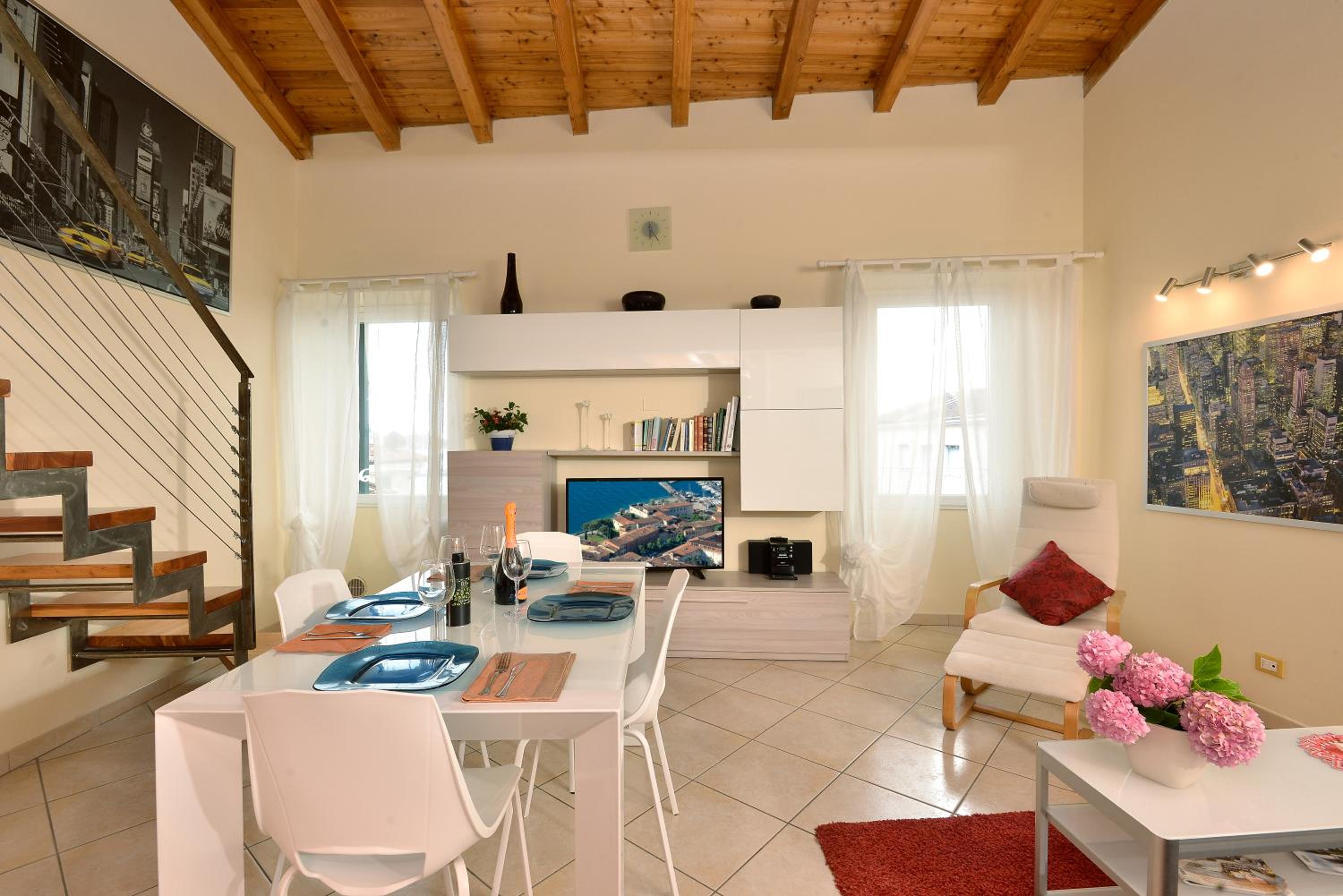One-Bedroom Apartment (4 Adults) - Split Level photo 3