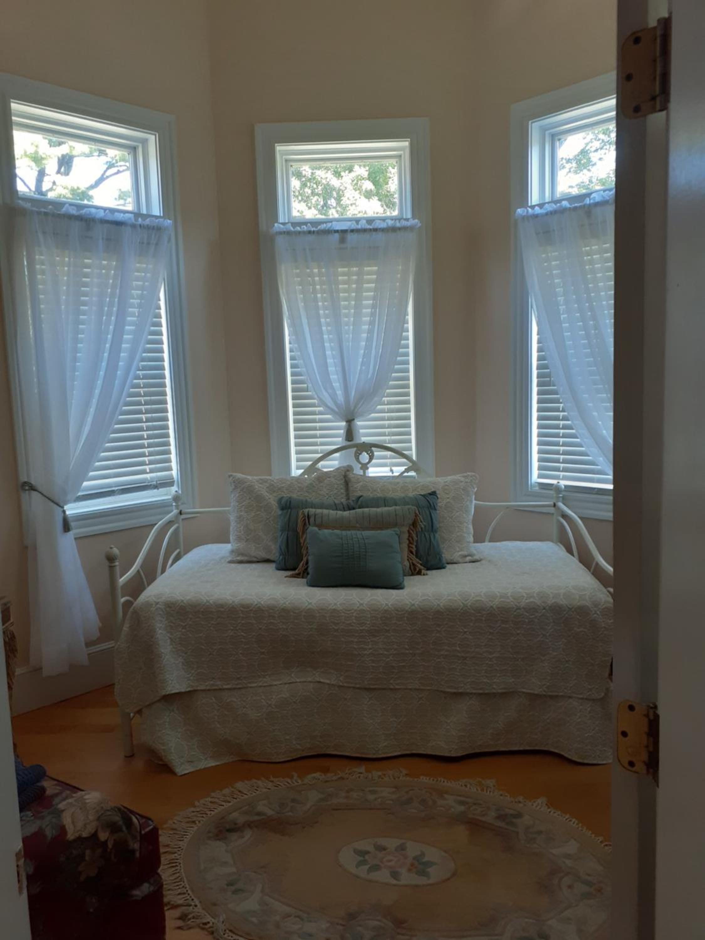 King and Twin Room with Private Bathroom photo 1