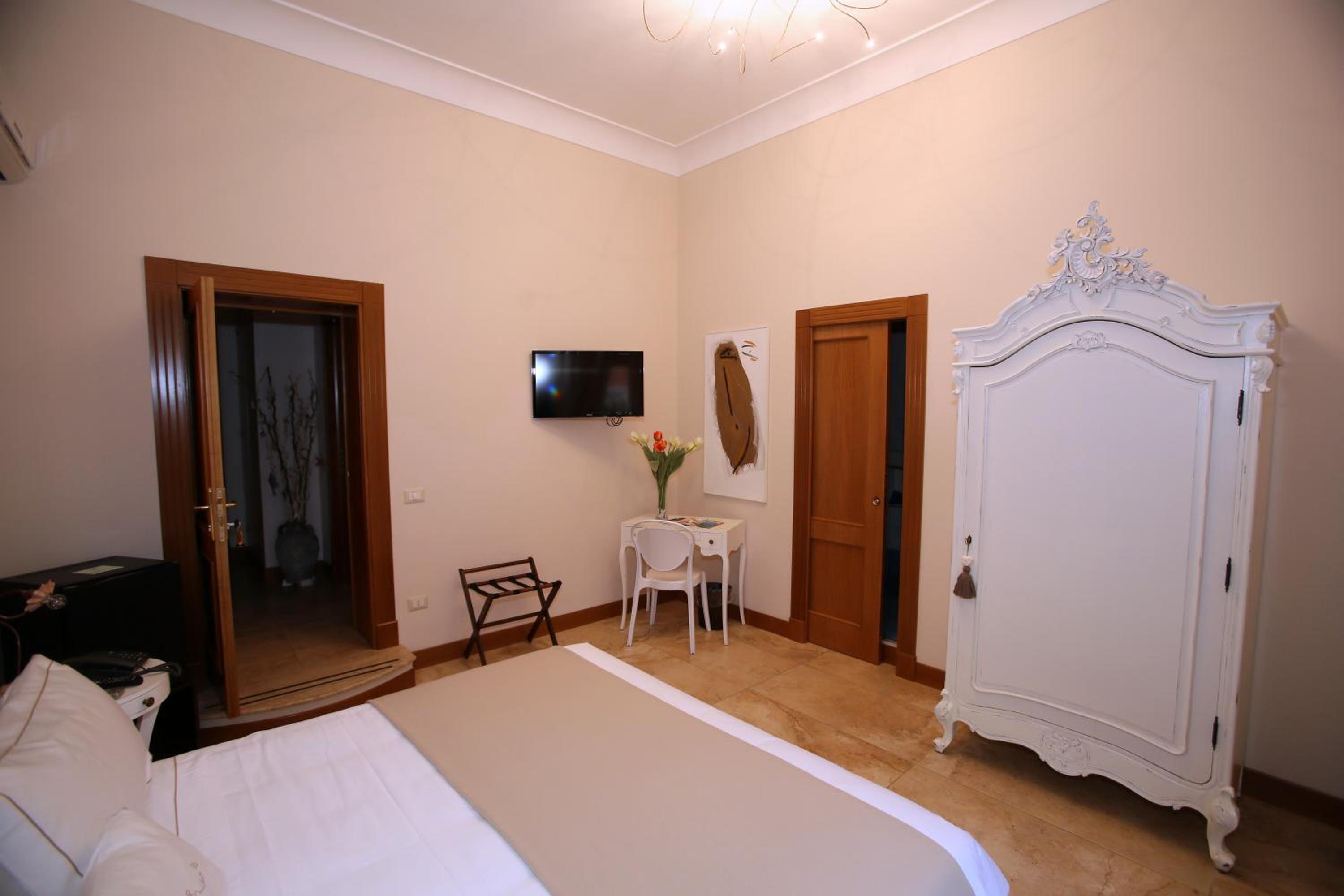 Superior Double or Twin Room - Photo 2
