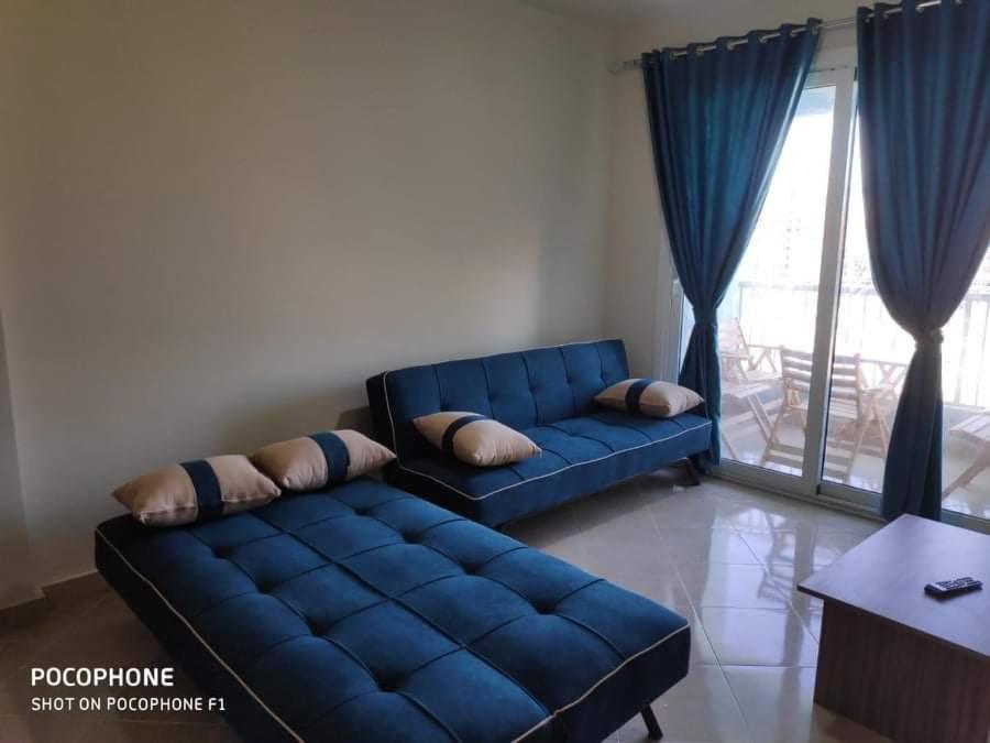 One-Bedroom Apartment - Photo 2