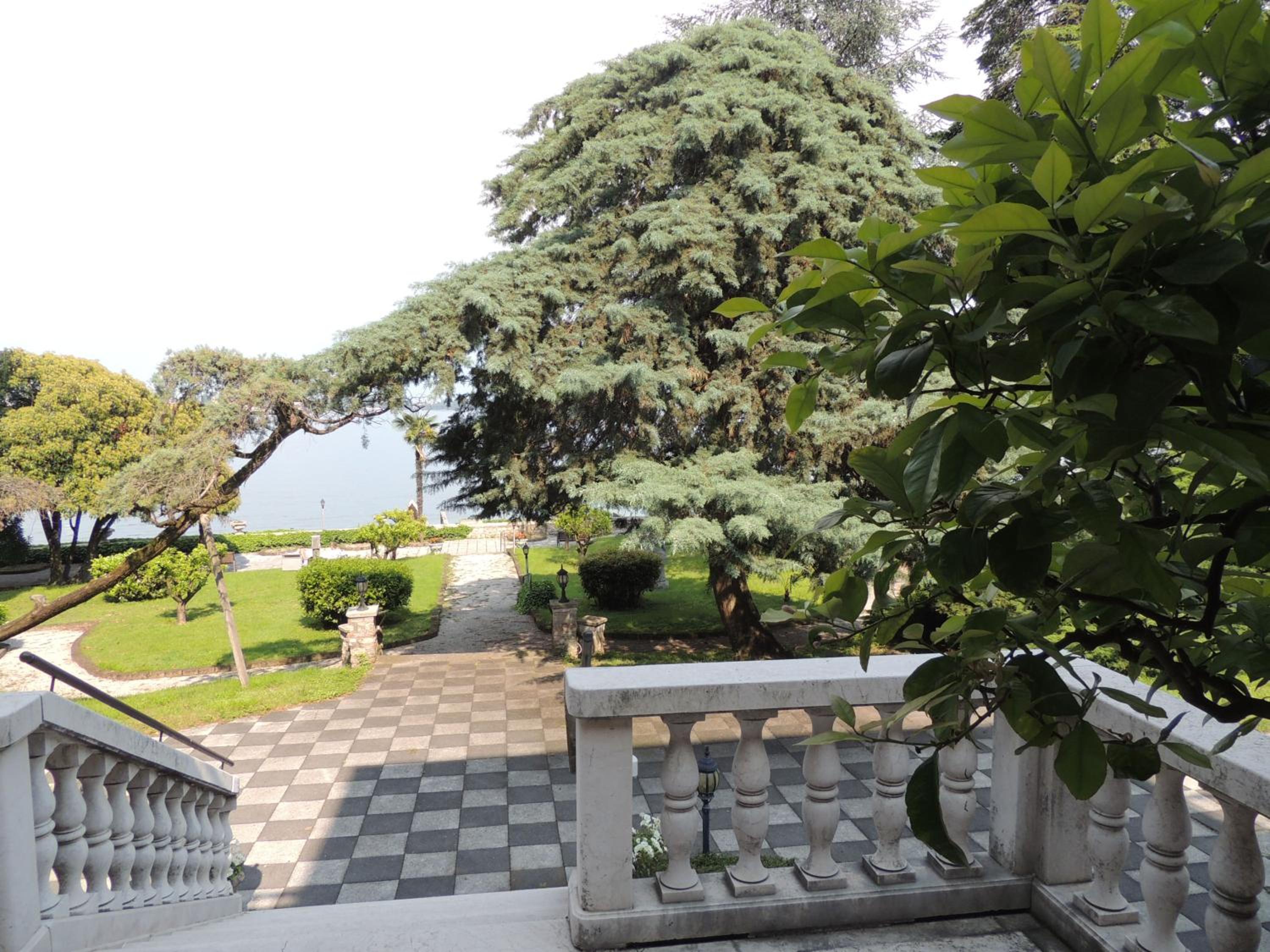 Deluxe Double Room with Lake View - Photo 2