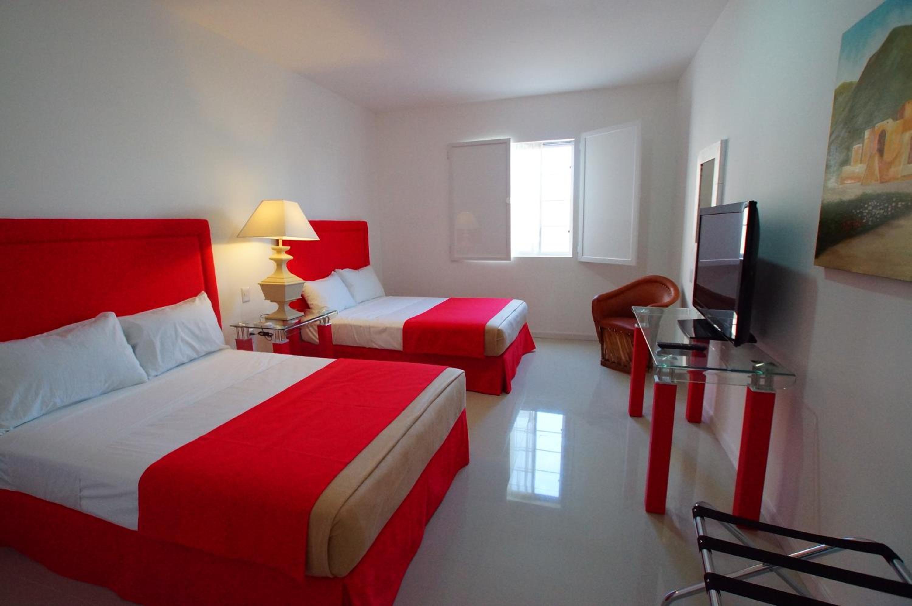 Quarto Duplo Standard com Duas Camas de Casal