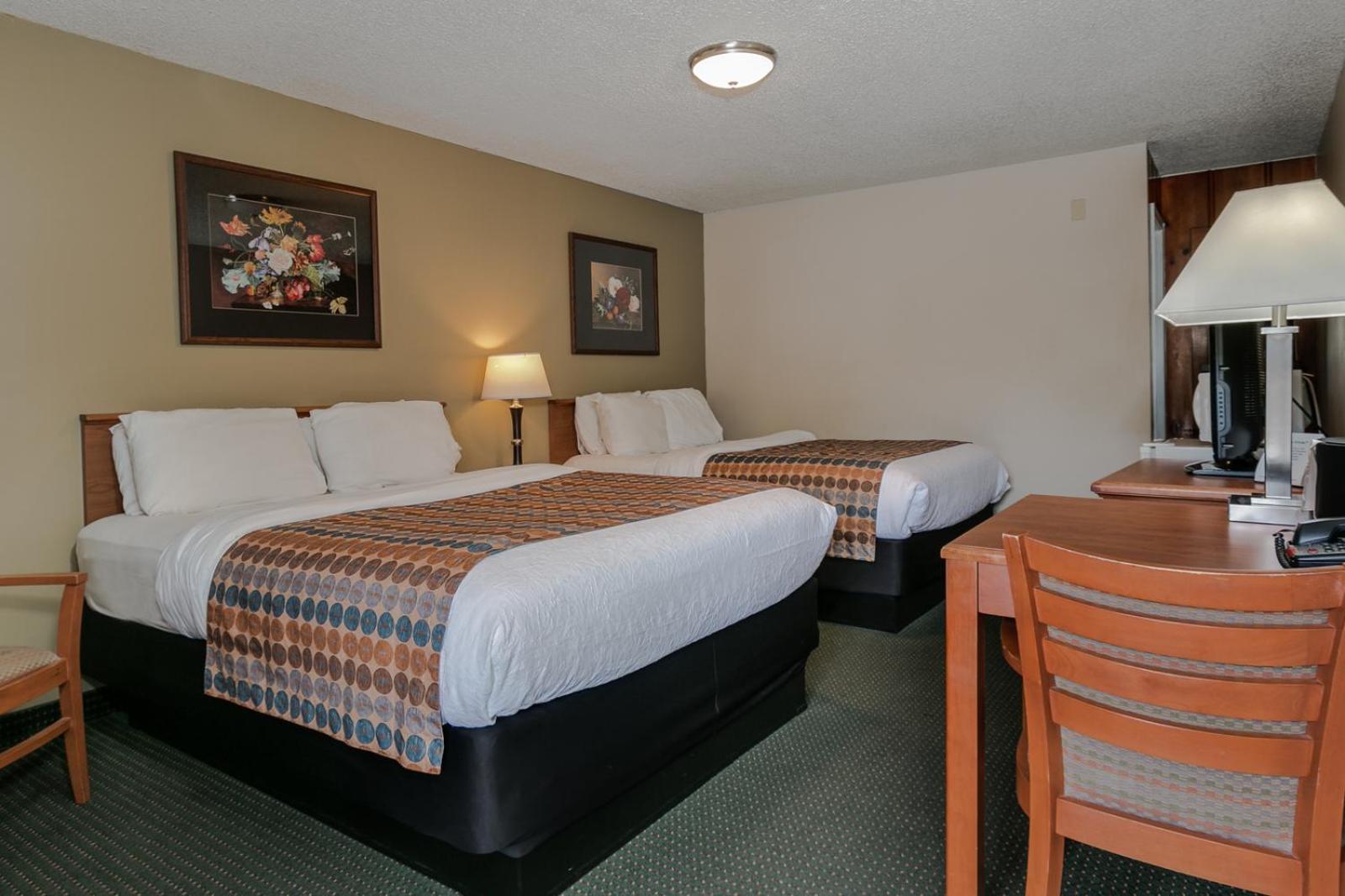 Queen Room with Two Queen Beds - Photo 7