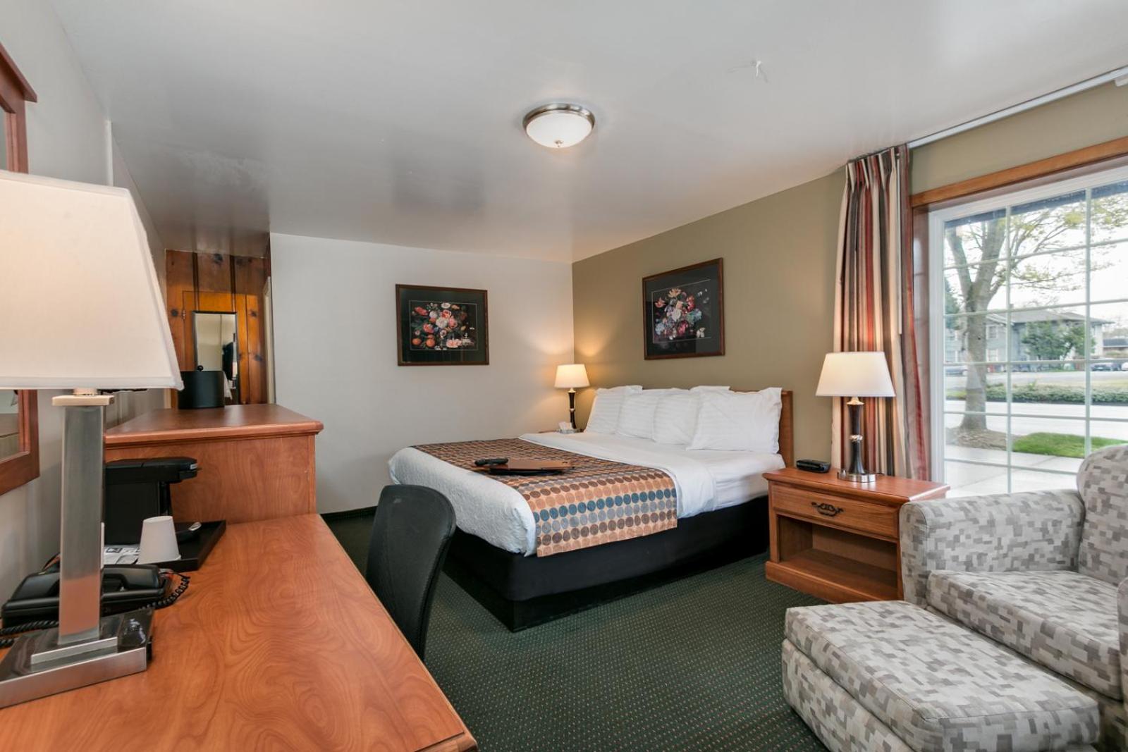 Deluxe King Room - Photo 3
