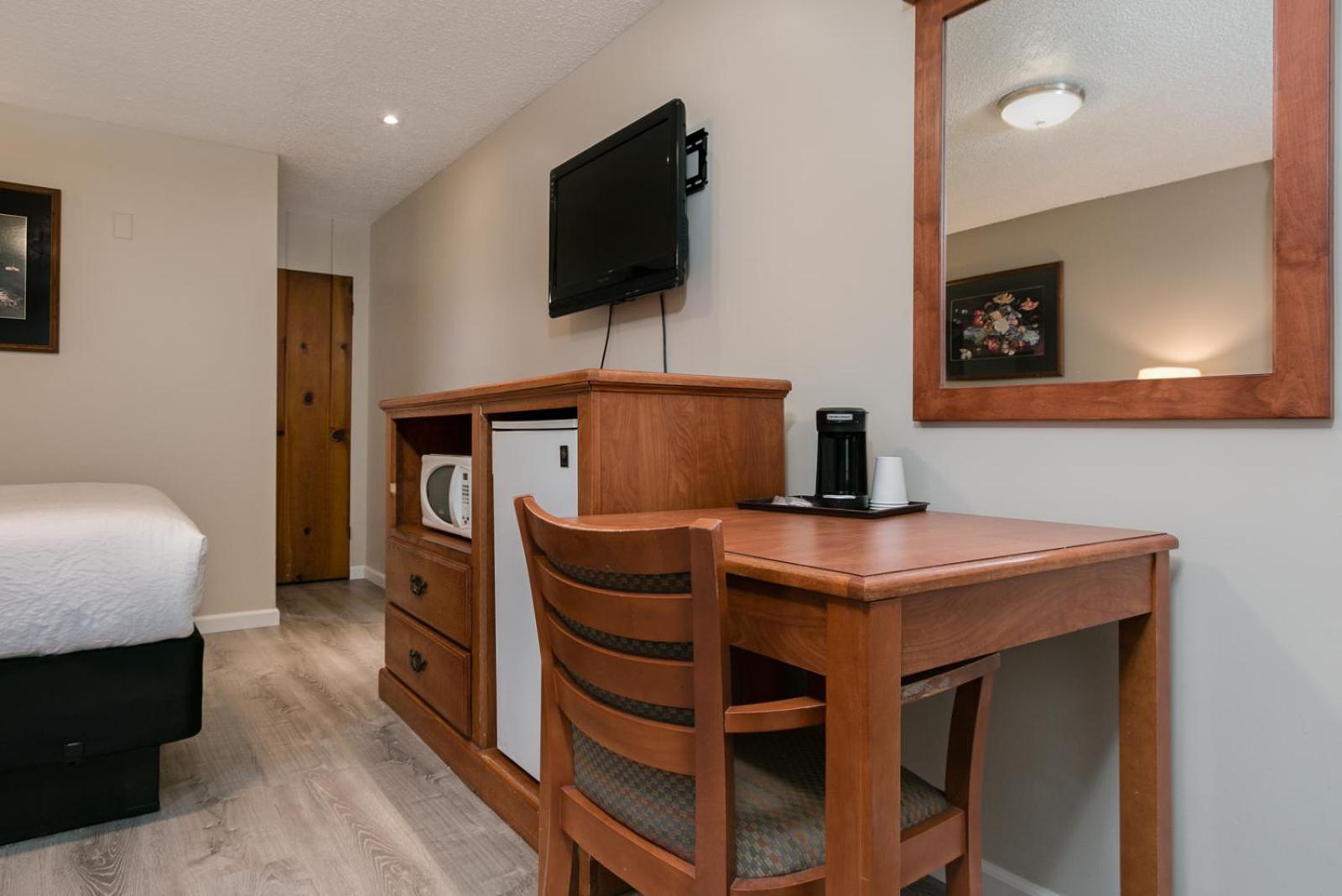 Queen Room - Photo 9