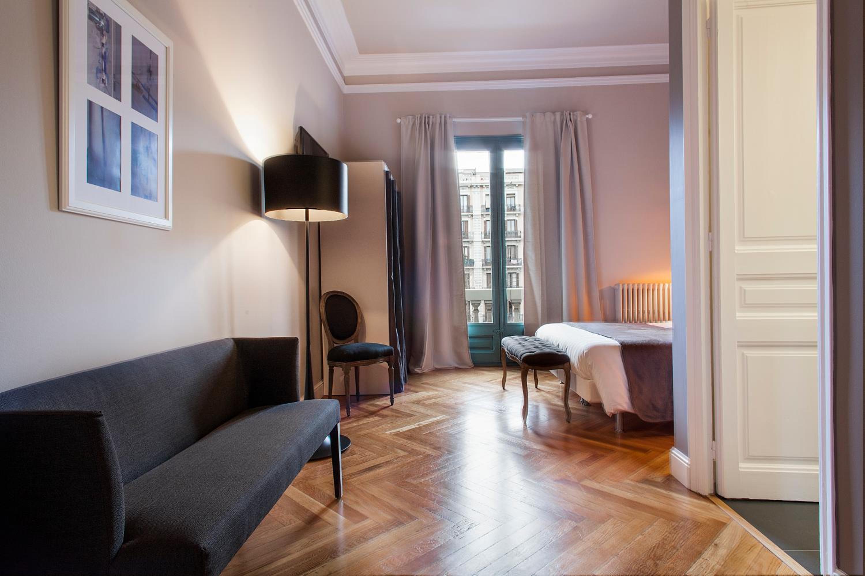 Deluxe Double Room with Balcony photo 3