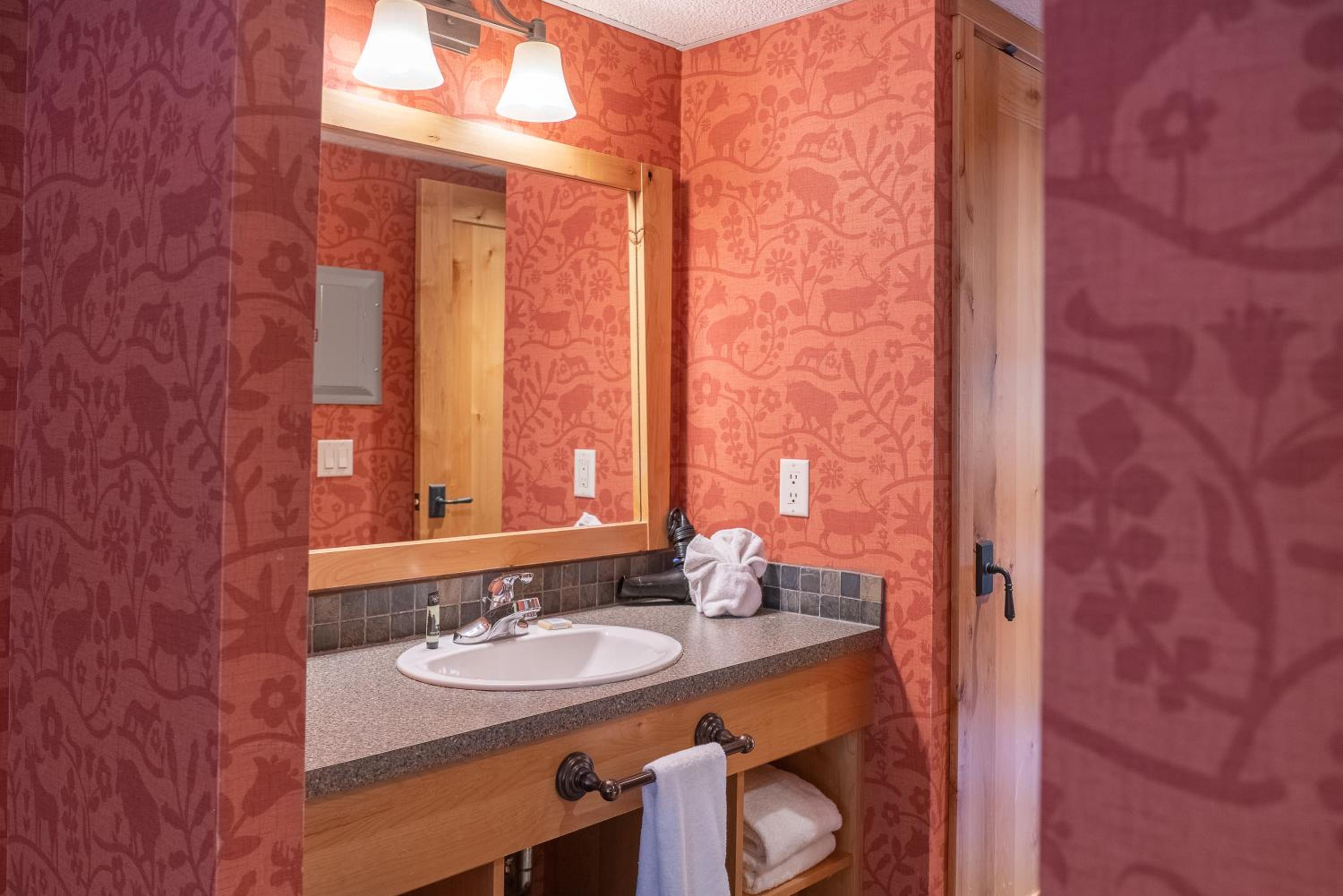 One-Bedroom Suite with King Bed - Photo 5