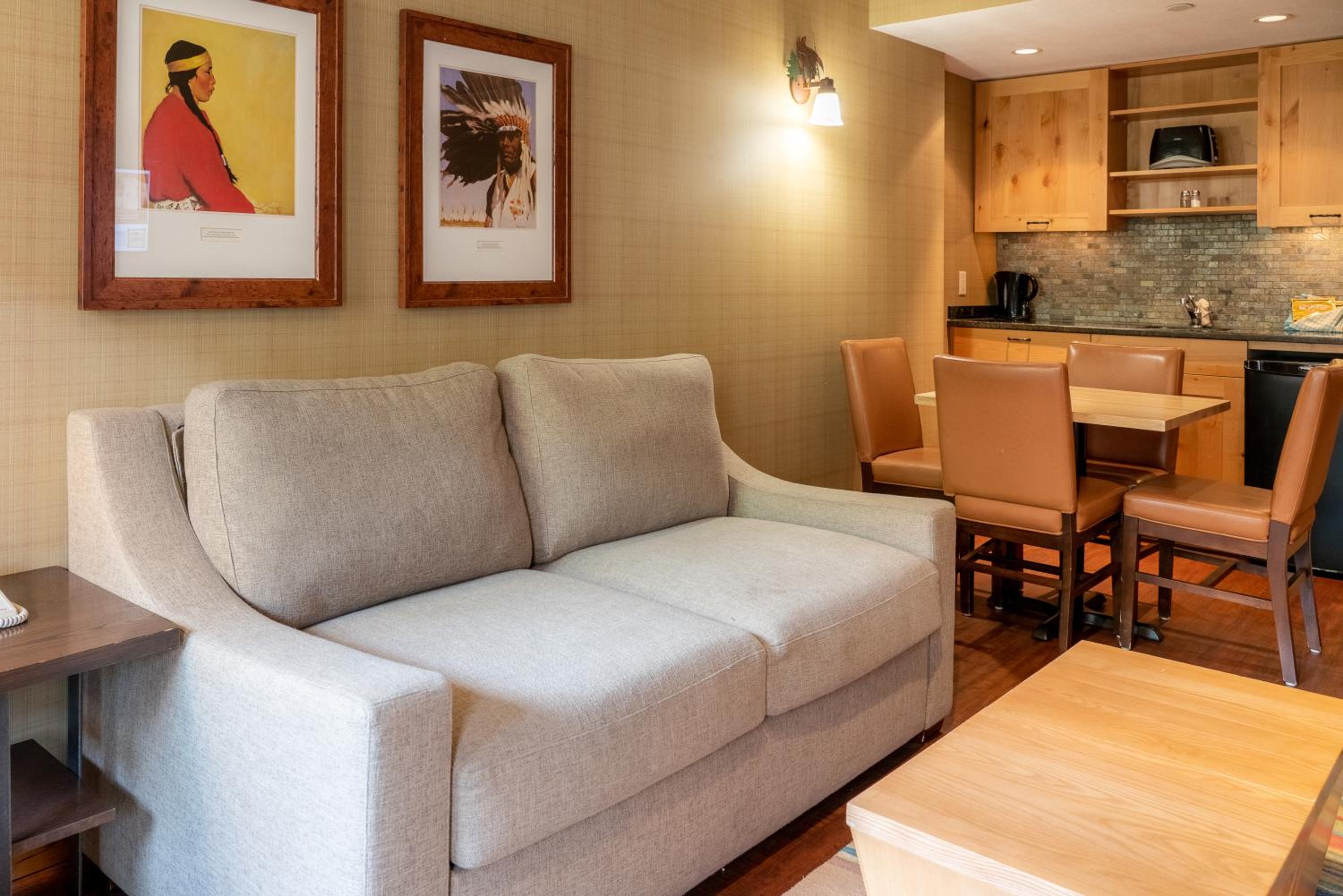 One-Bedroom Suite with King Bed - Photo 8