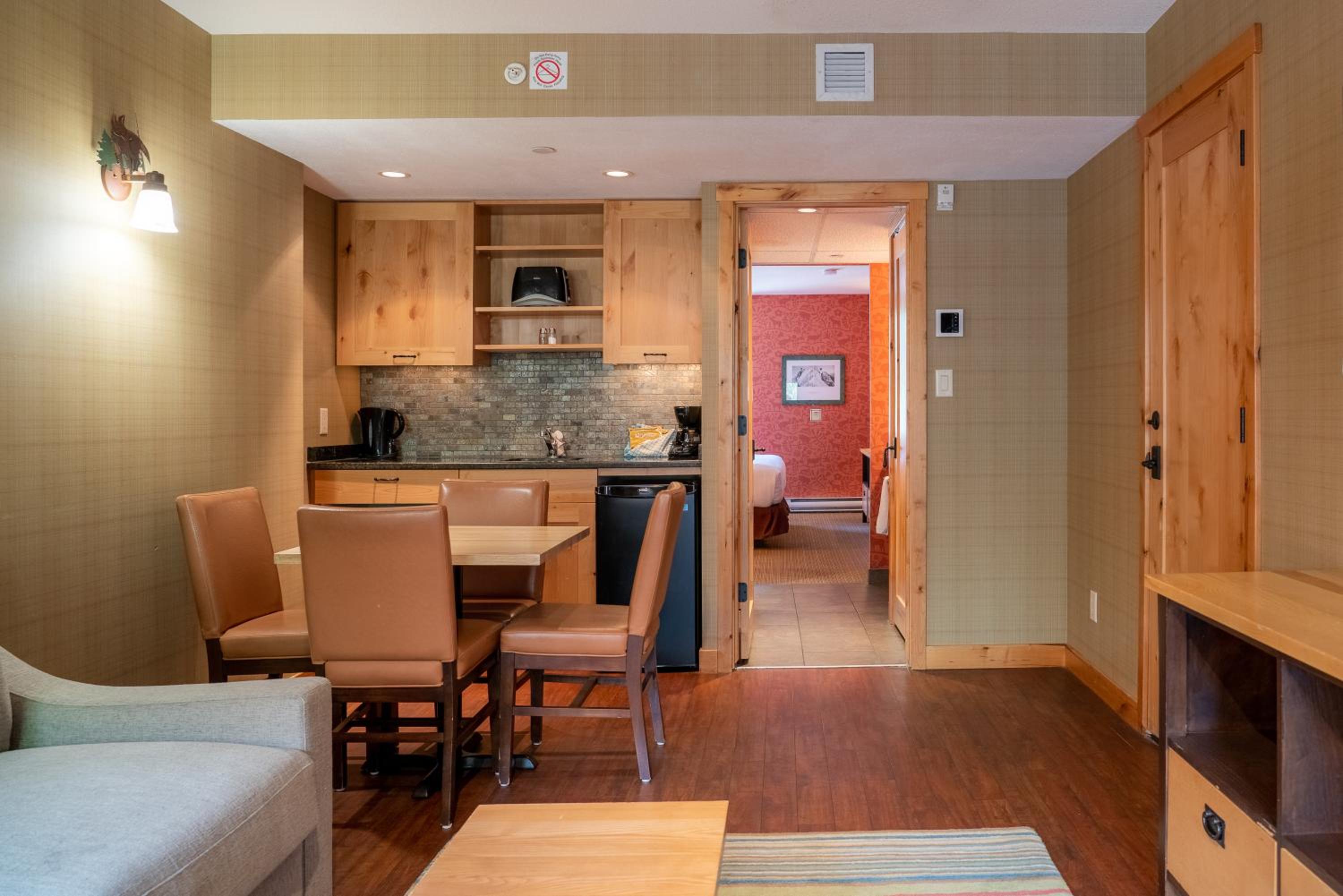 One-Bedroom Suite with King Bed - Photo 9