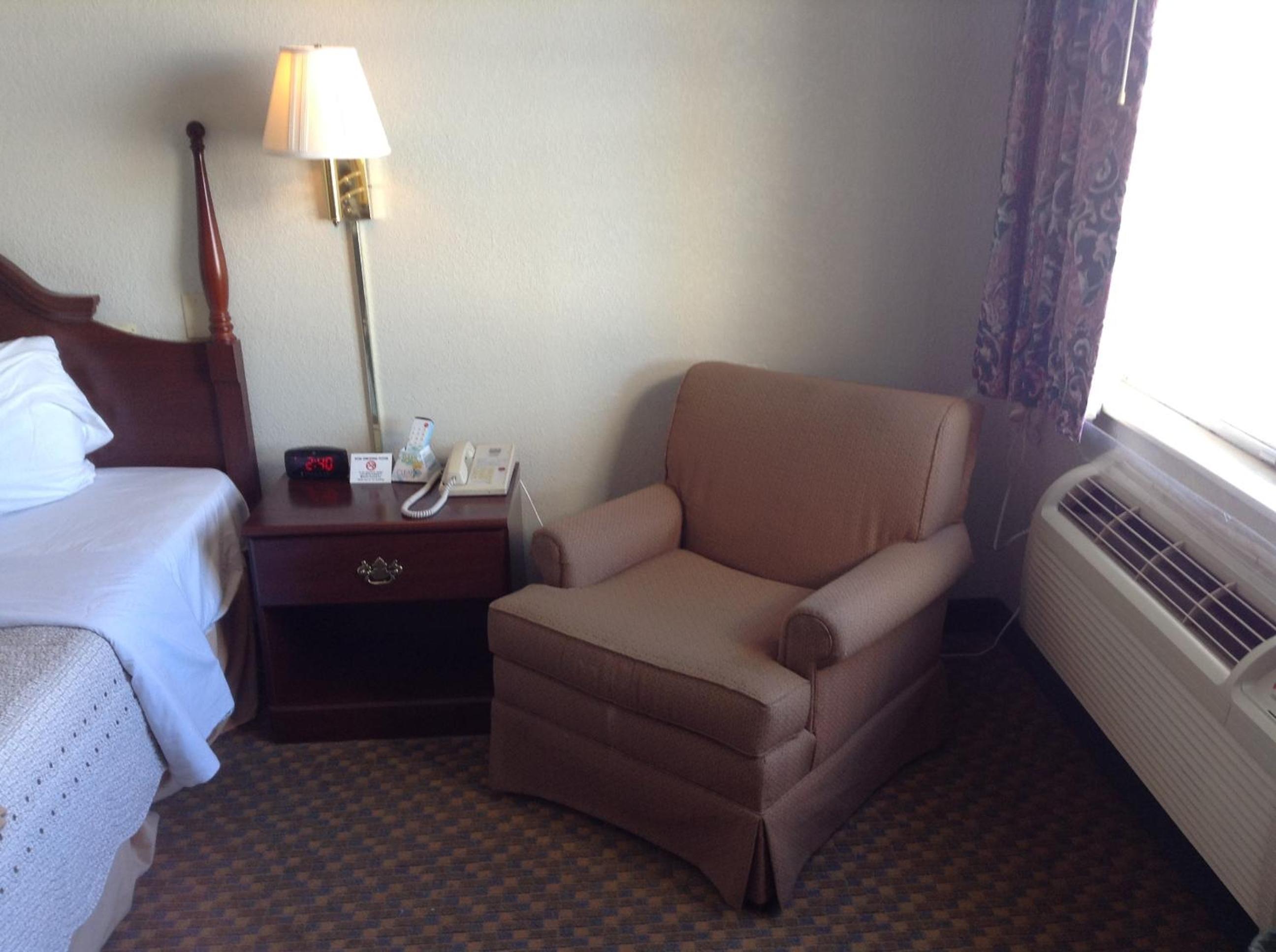 King Room- Non-Smoking - Photo 4