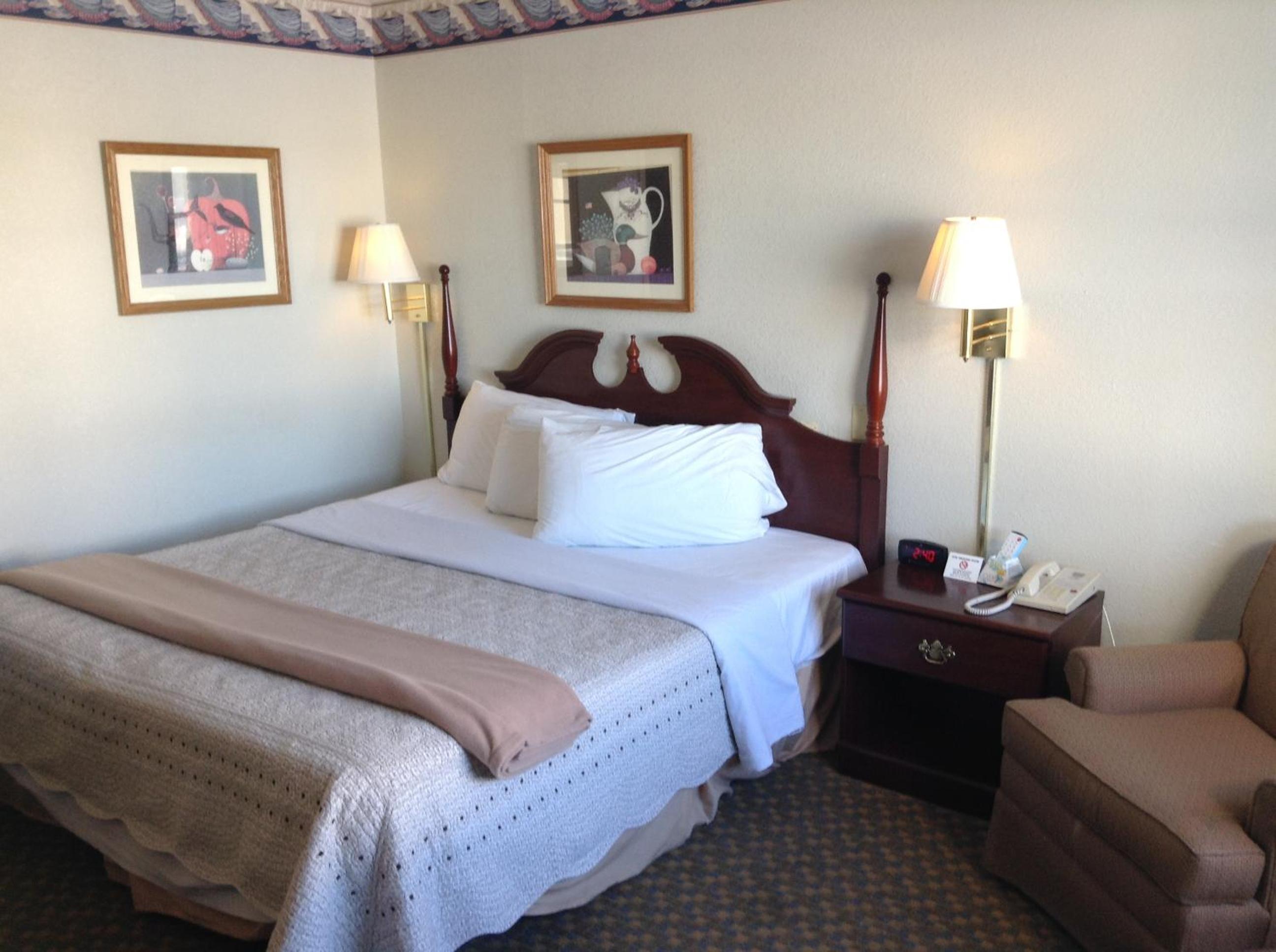 King Room- Non-Smoking - Photo 17