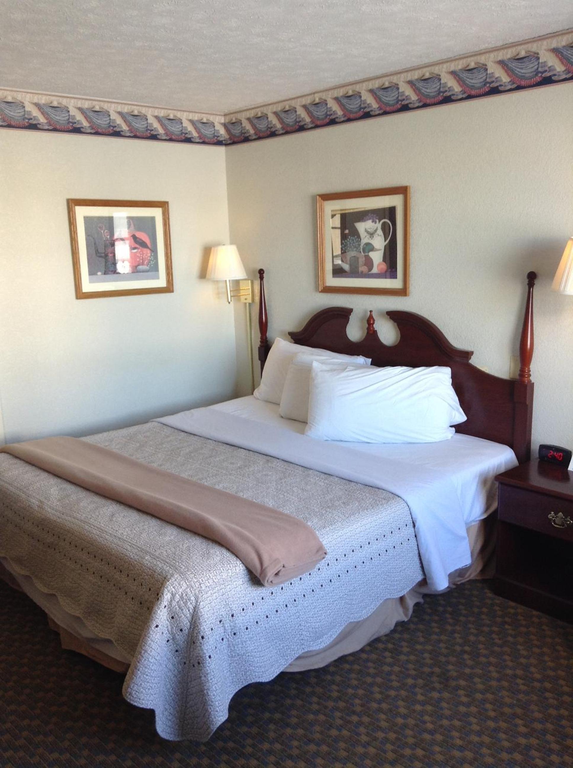 King Room- Non-Smoking - Photo 9