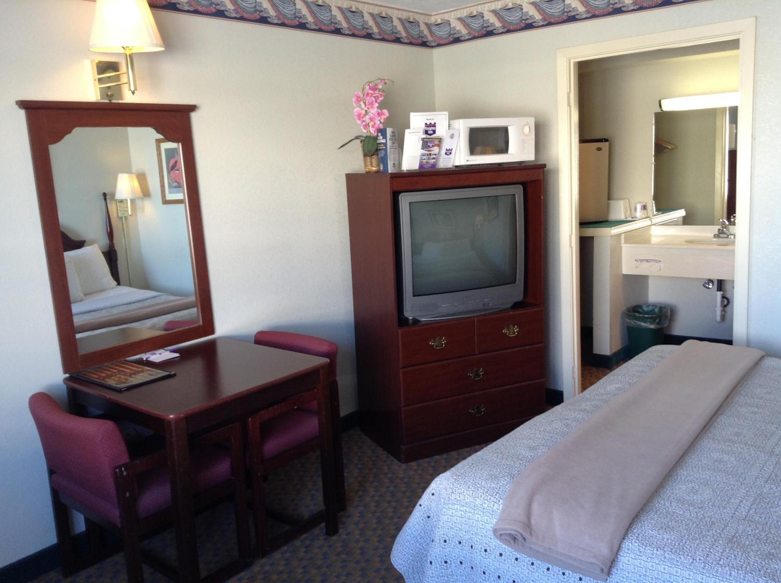 King Room- Non-Smoking - Photo 3