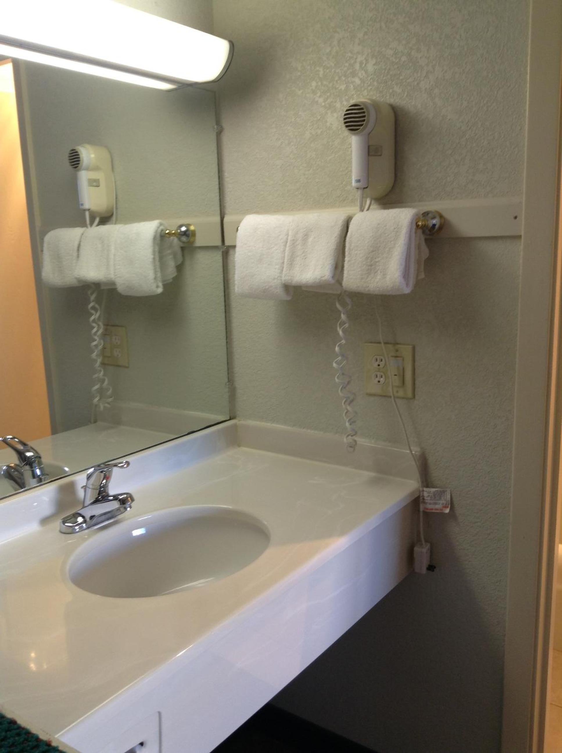 Double Room with Two Double Beds - Non-Smoking - Photo 4