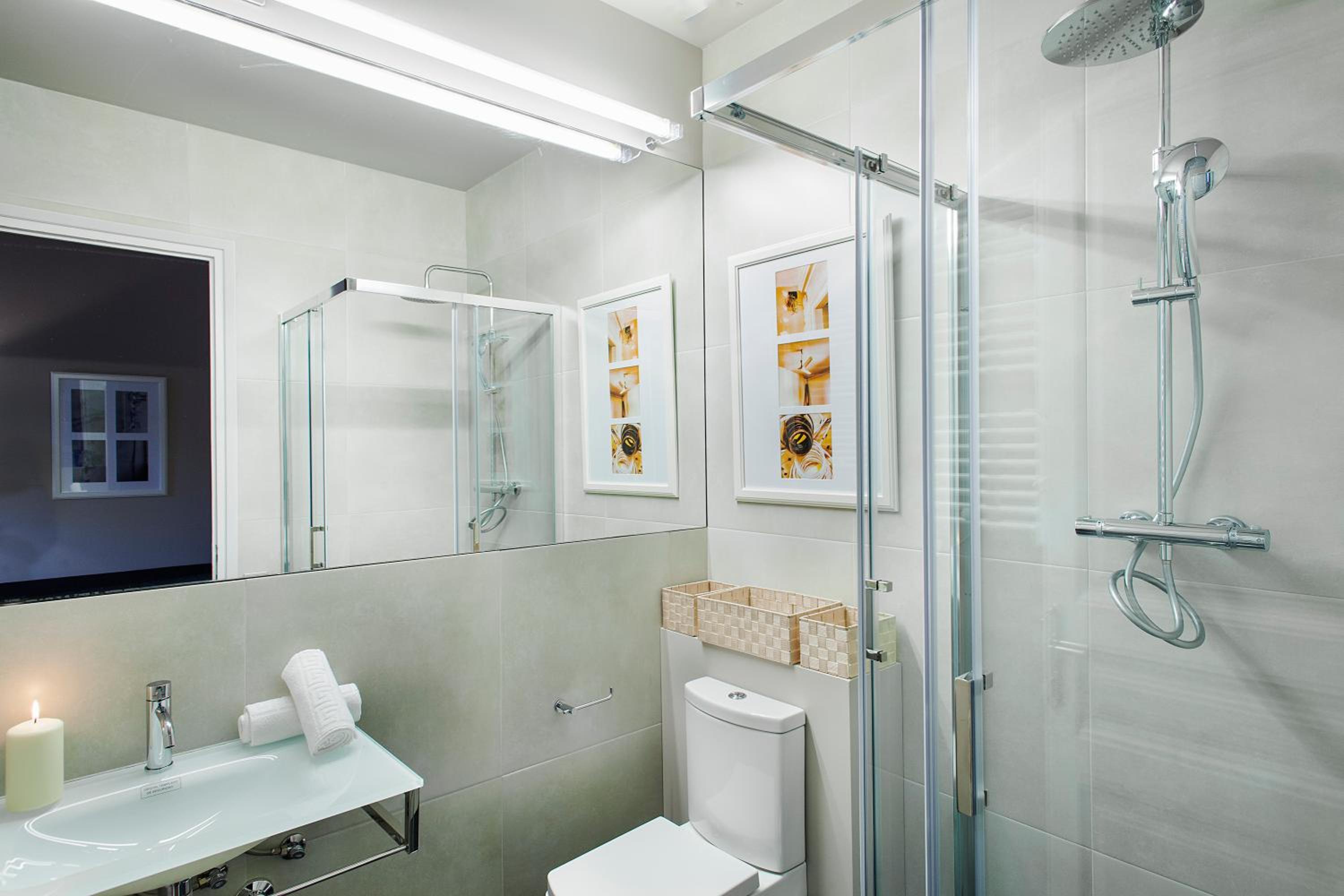 Deluxe Double Room with Balcony photo 2