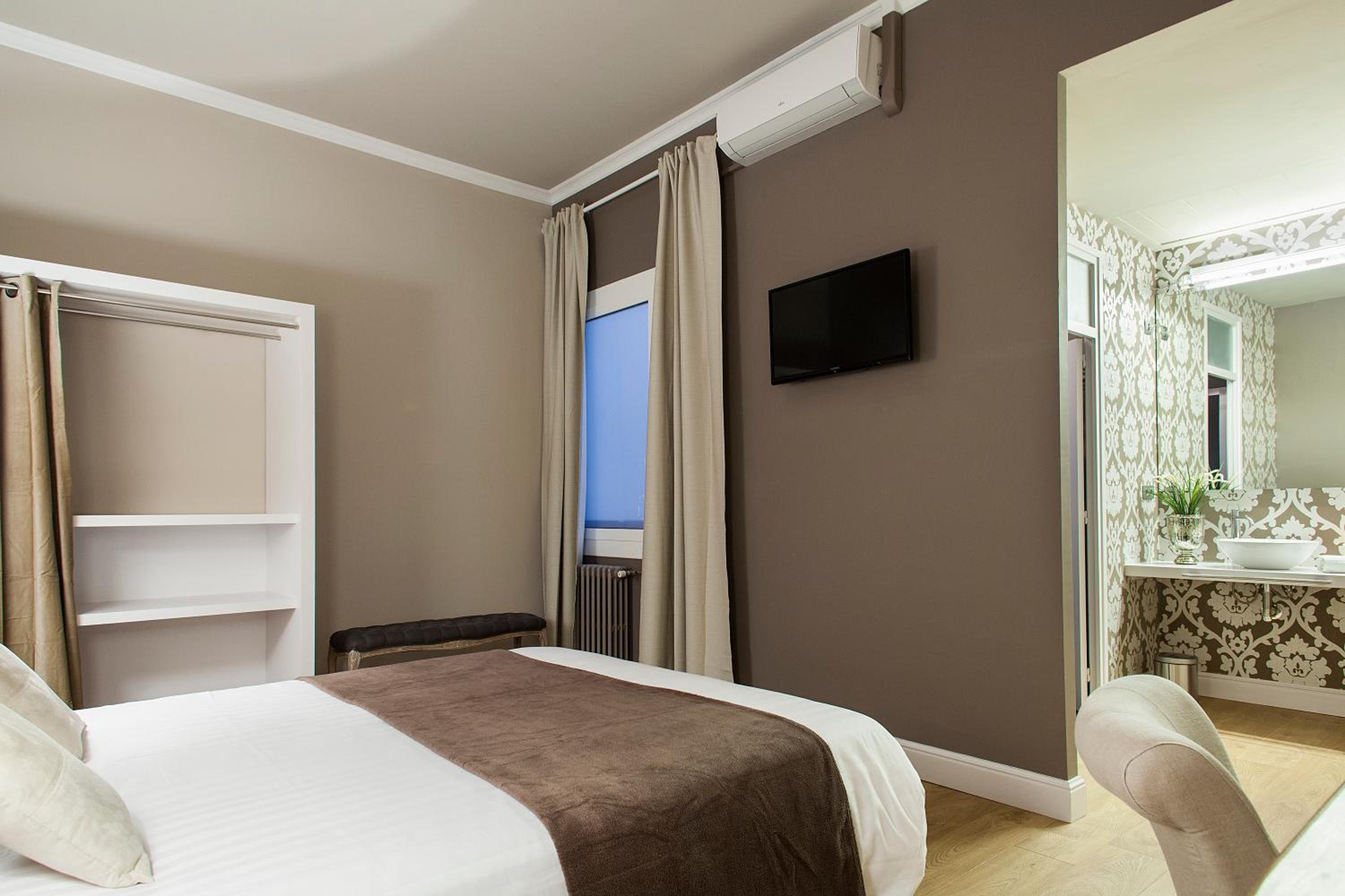 Standard Double Room photo 2