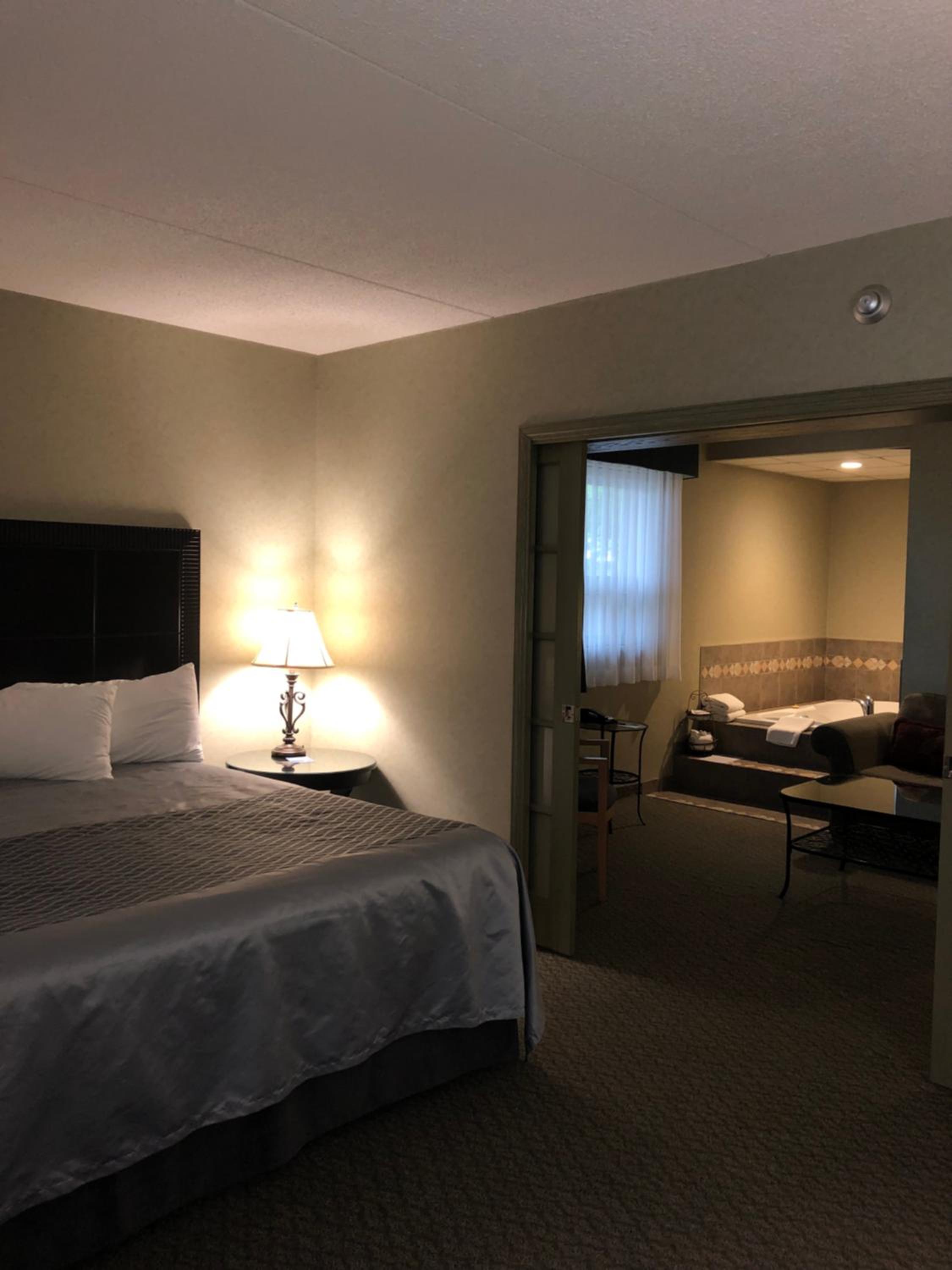 King Studio Suite - Non-Smoking - Photo 3