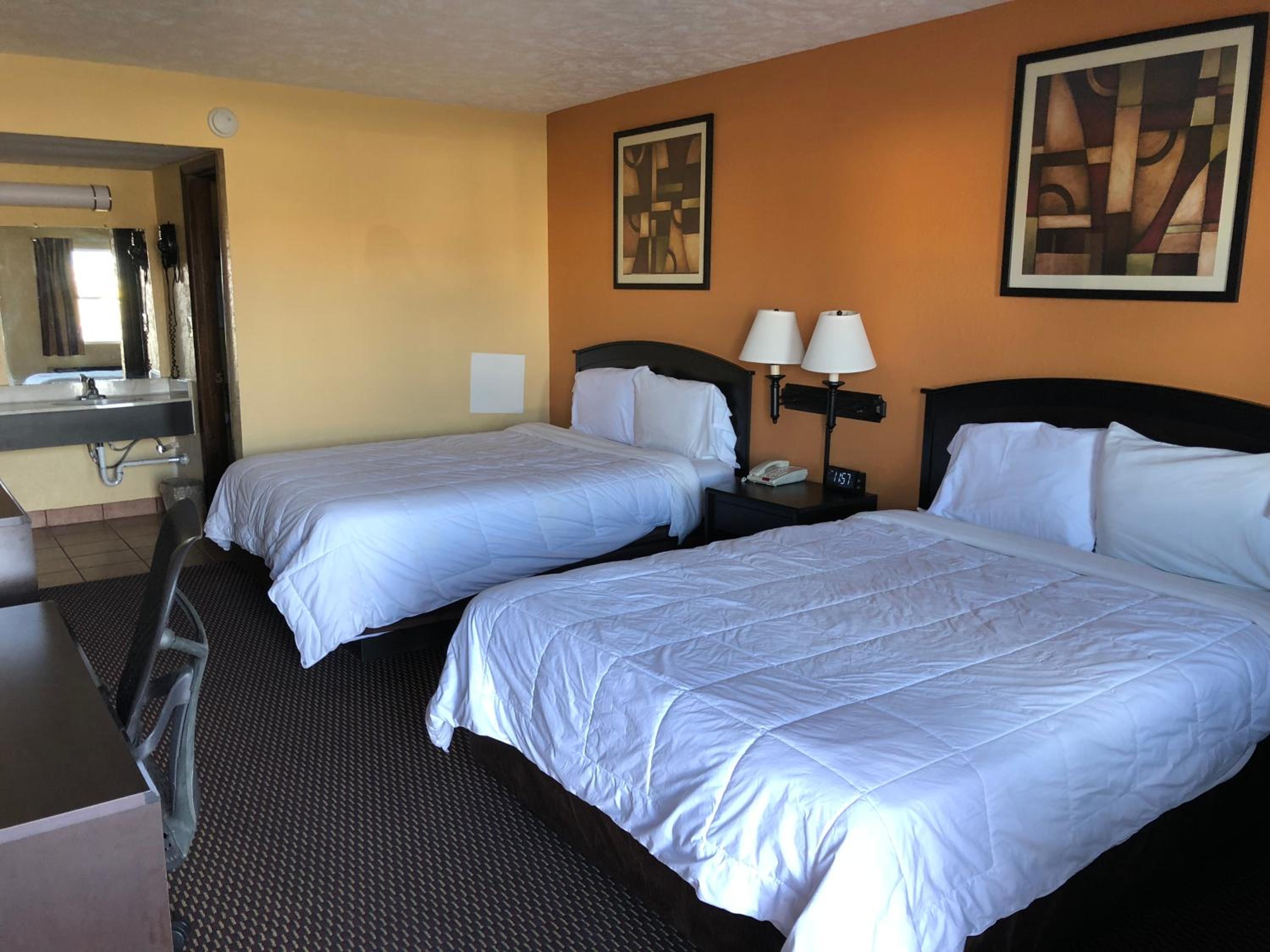 Queen Room with Two Queen Beds photo 1