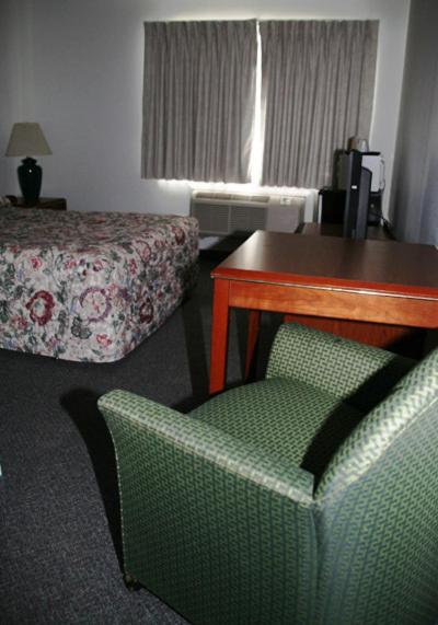 Queen Room (No Pets) photo 1
