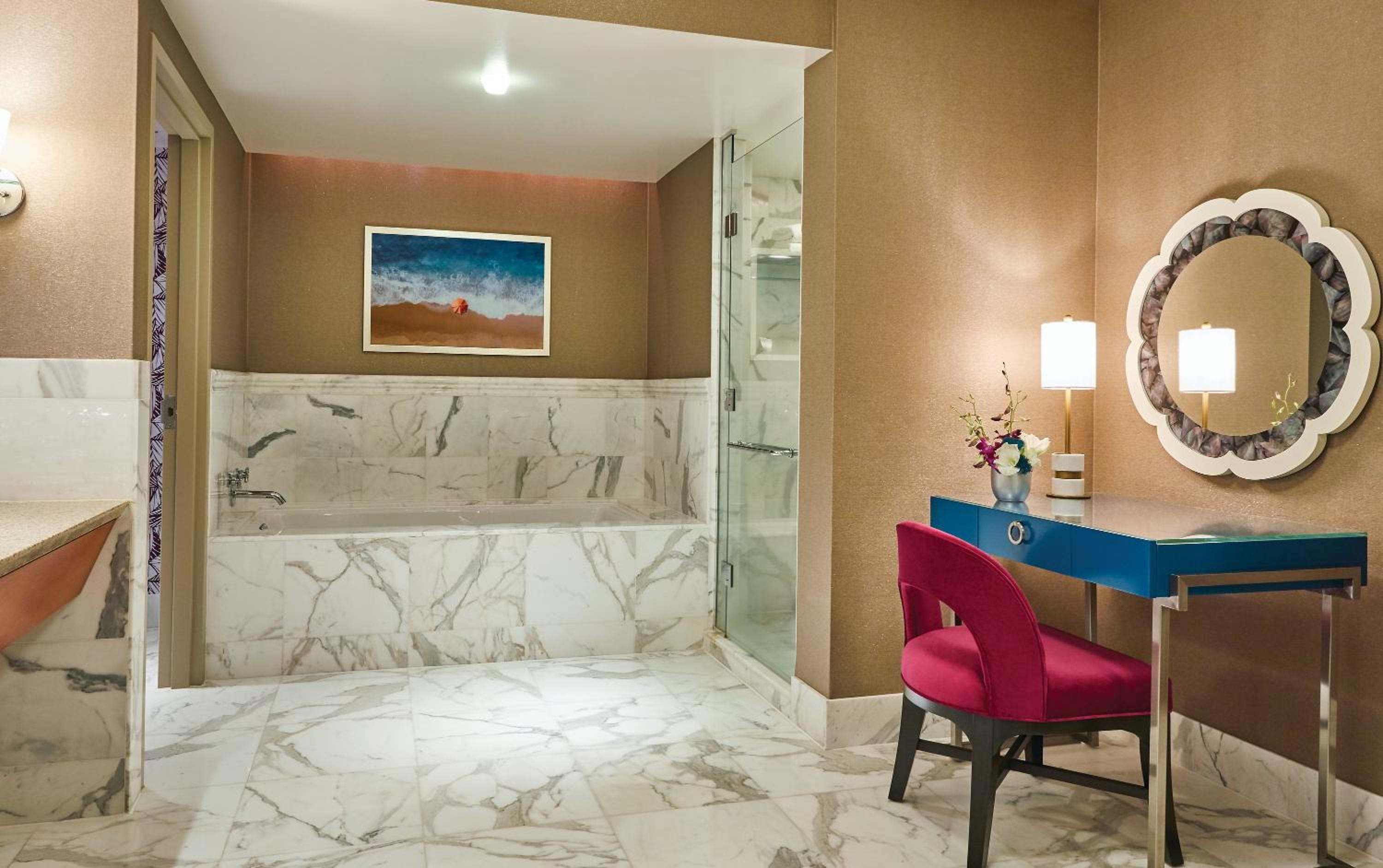 Fiore Queen Suite photo 3