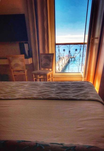 Double or Twin Room with Sea View photo 3