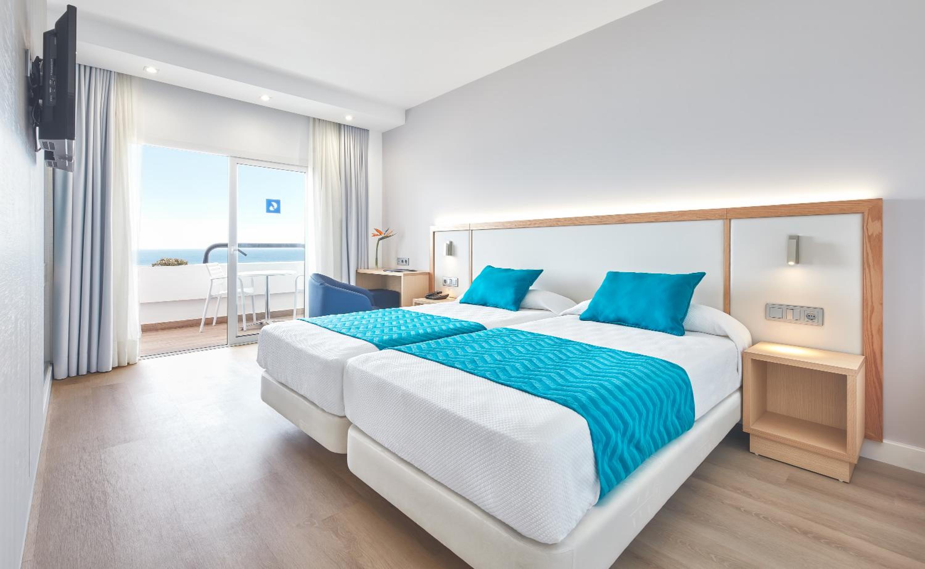 Double or Twin Room with Sea View - Photo 1