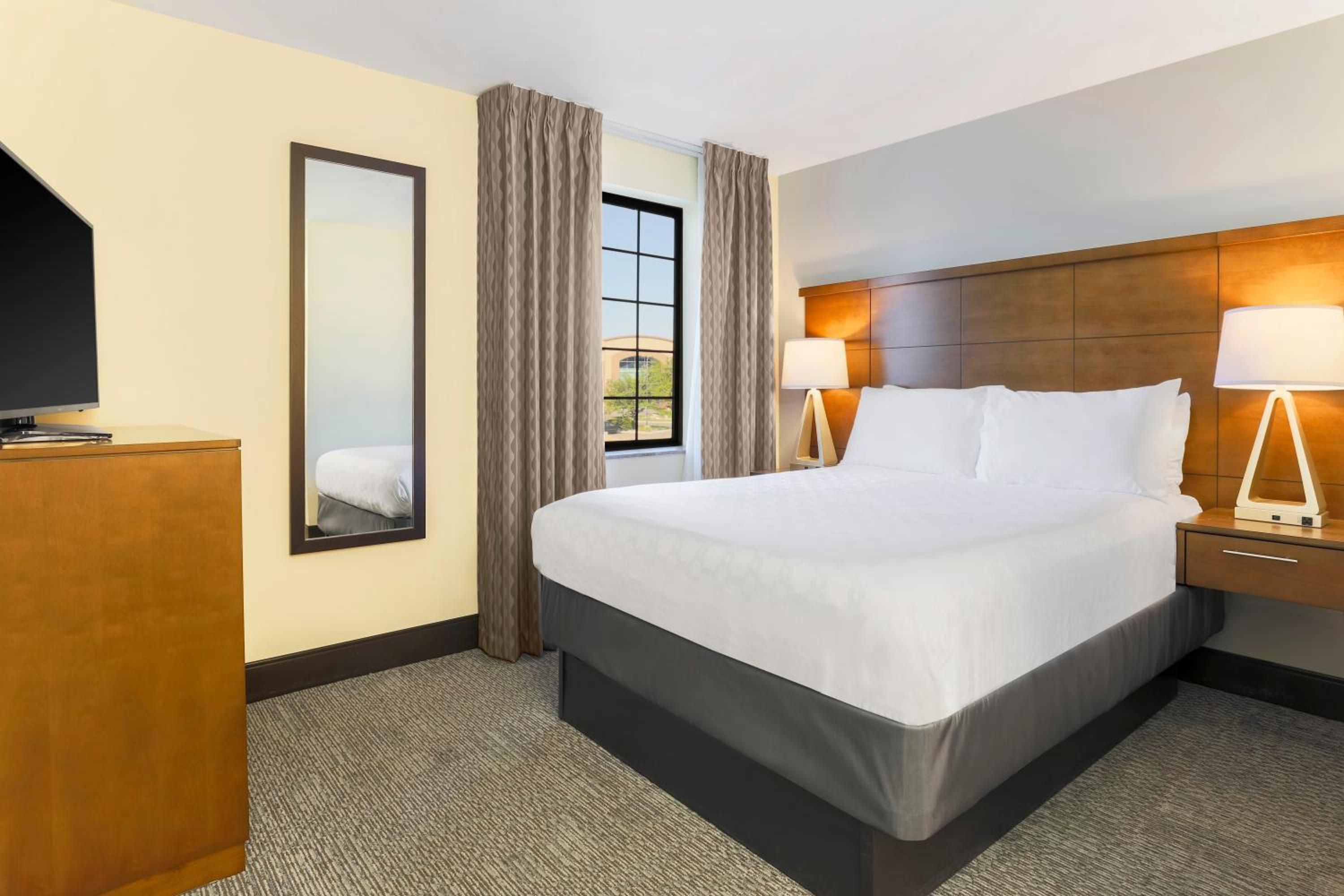 Two-Bedroom Suite - Photo 2