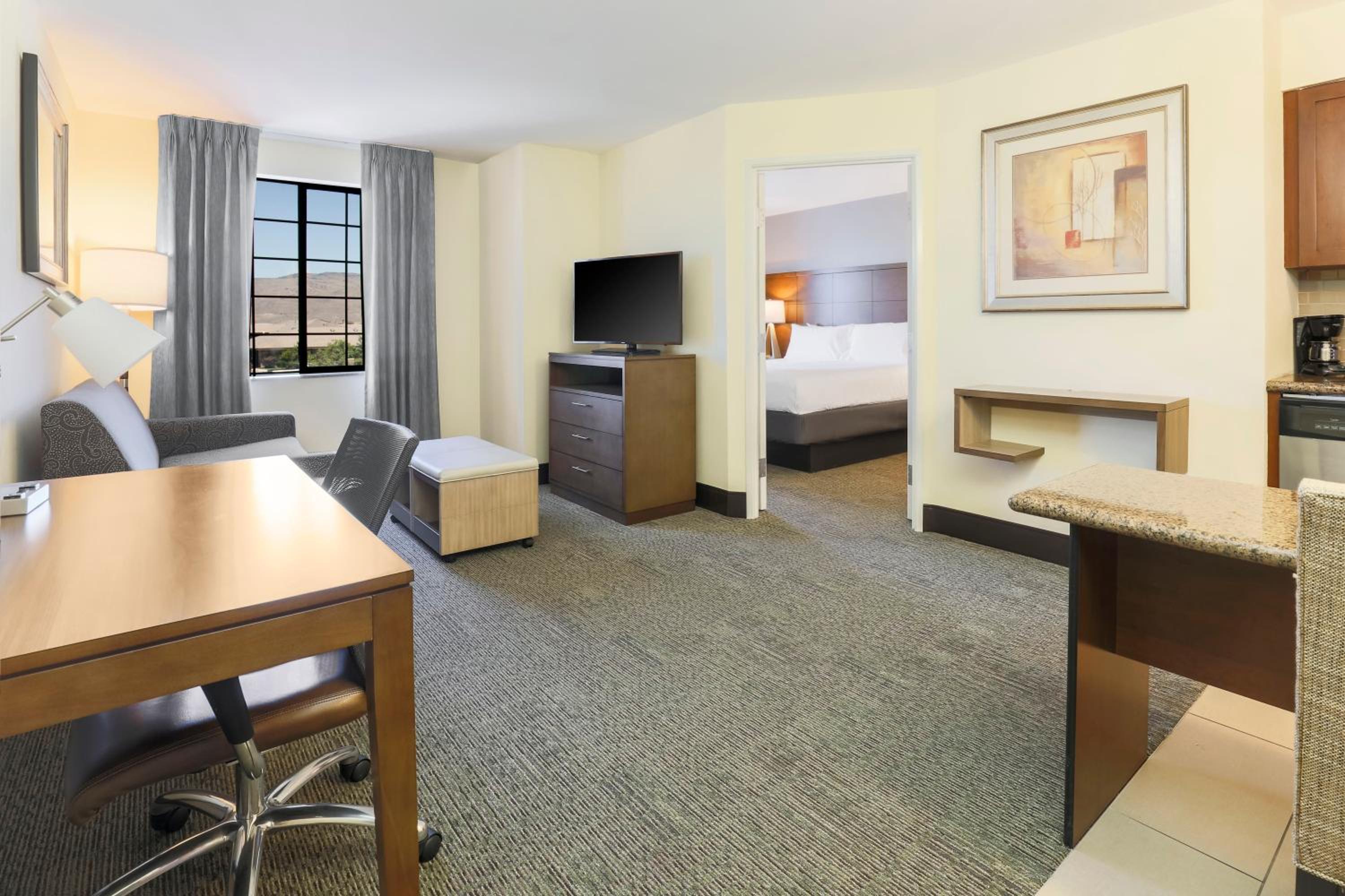 King Suite - Non-Smoking - Photo 1