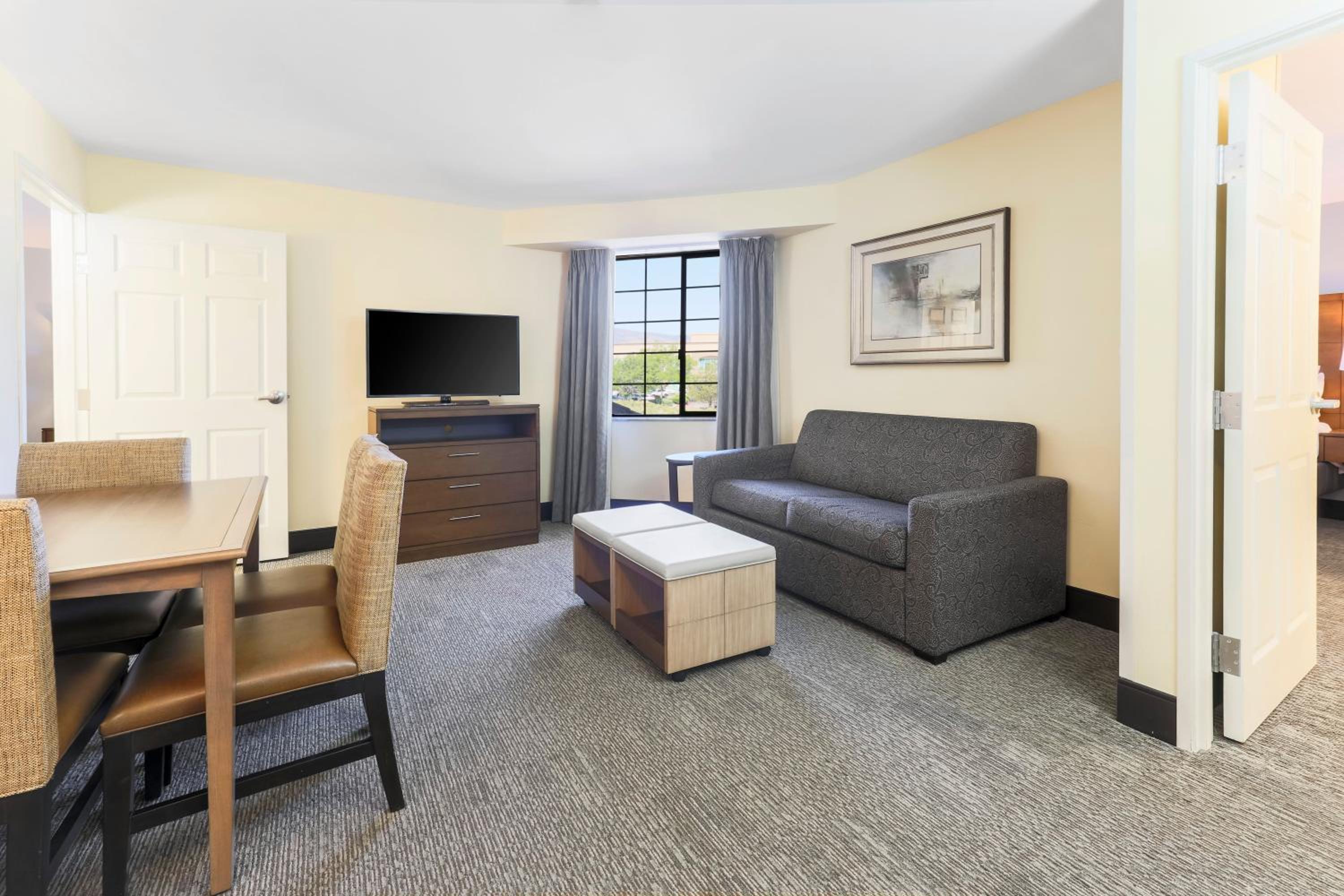 Two-Bedroom Suite - Photo 4