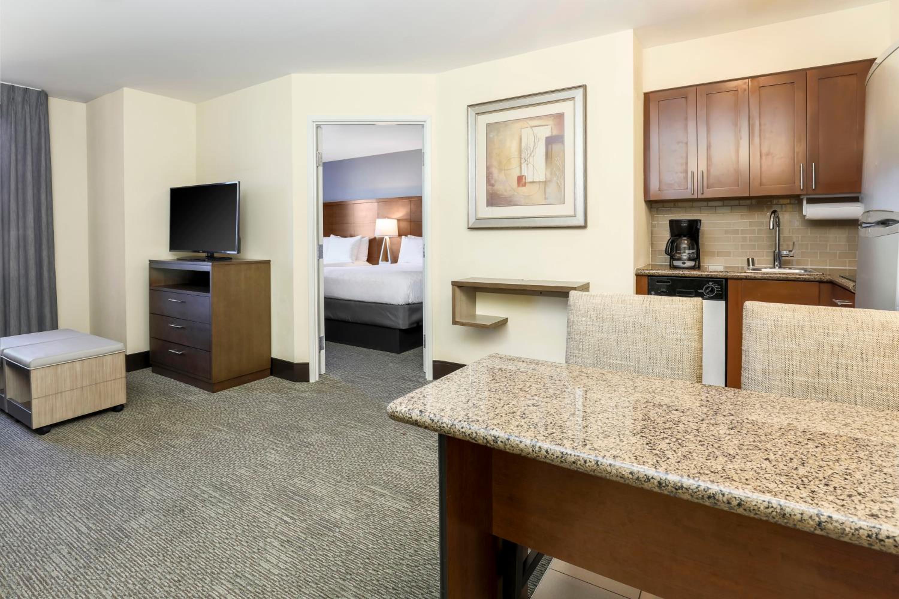 One-Bedroom Two Queen Suite with Sofa Bed - Photo 2