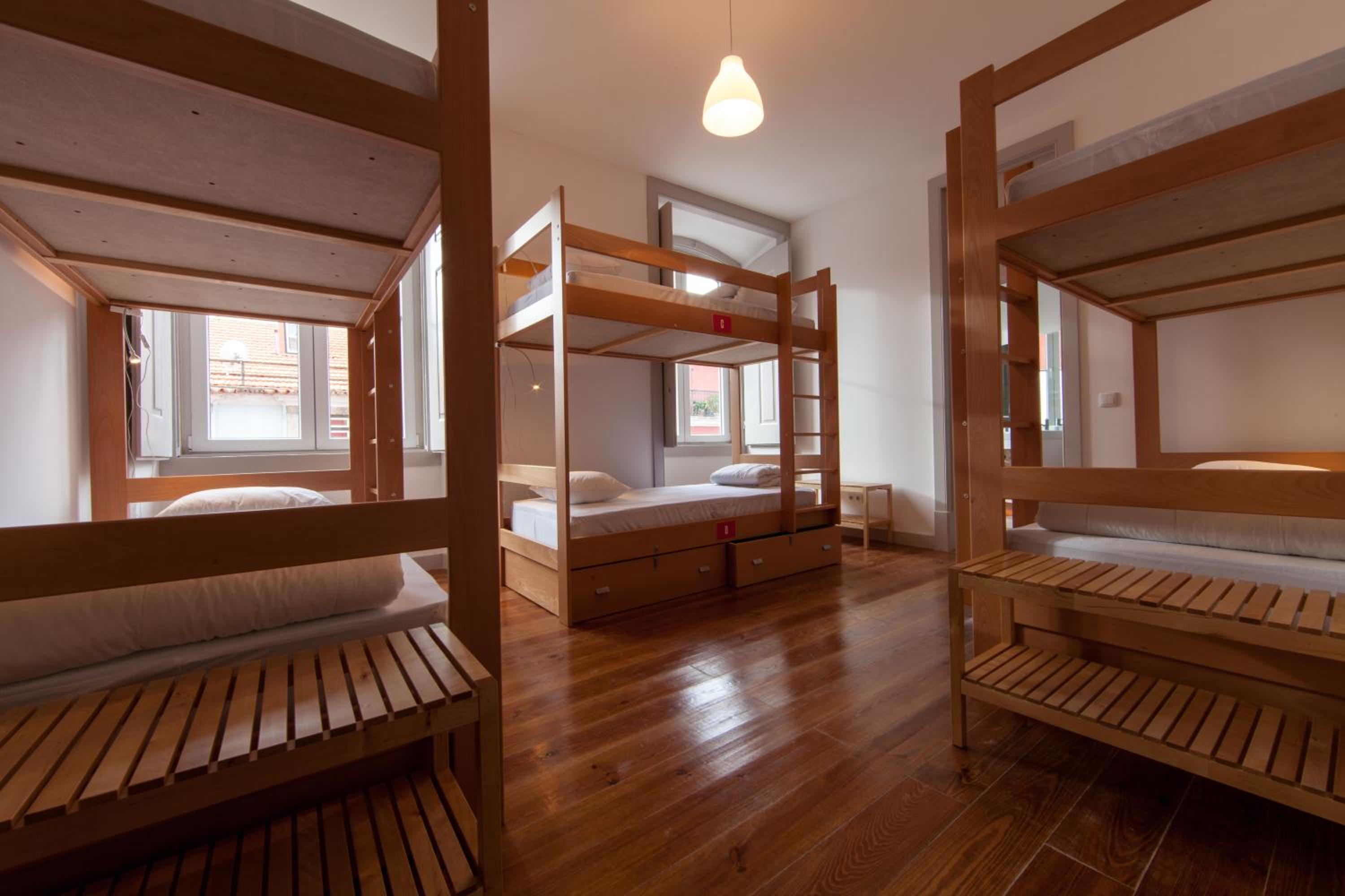 Bed in 6-Bed Mixed Dormitory Room photo 1