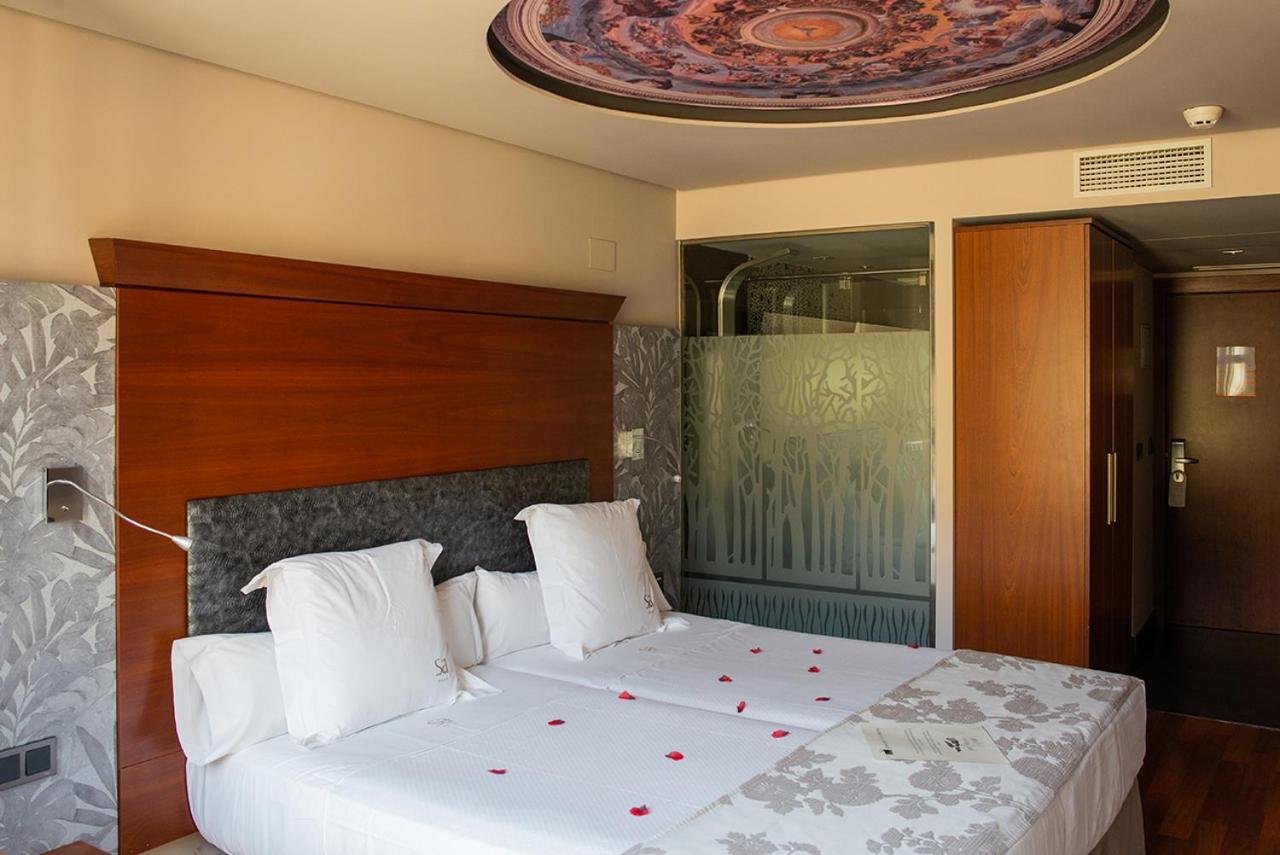 Twin Room - Photo 19