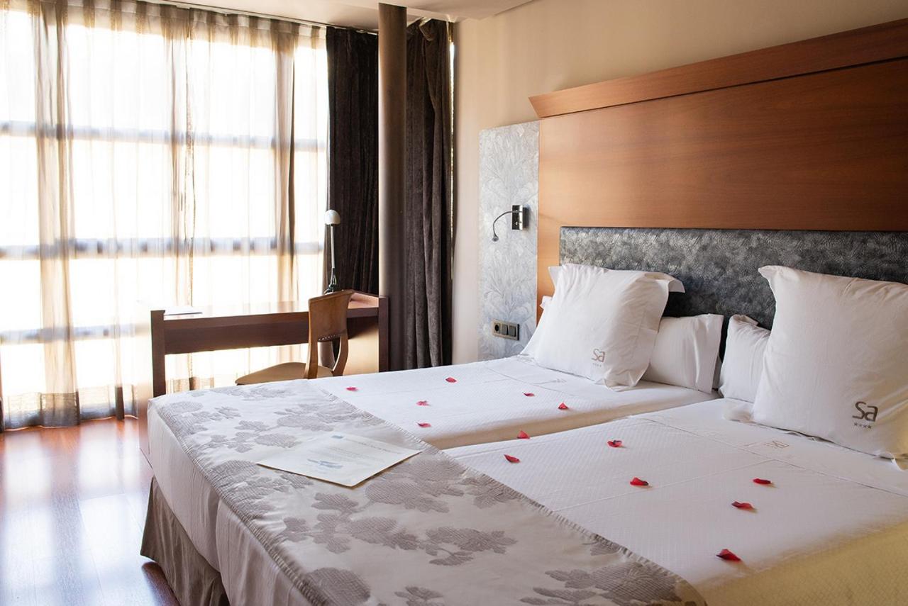 Twin Room - Photo 20