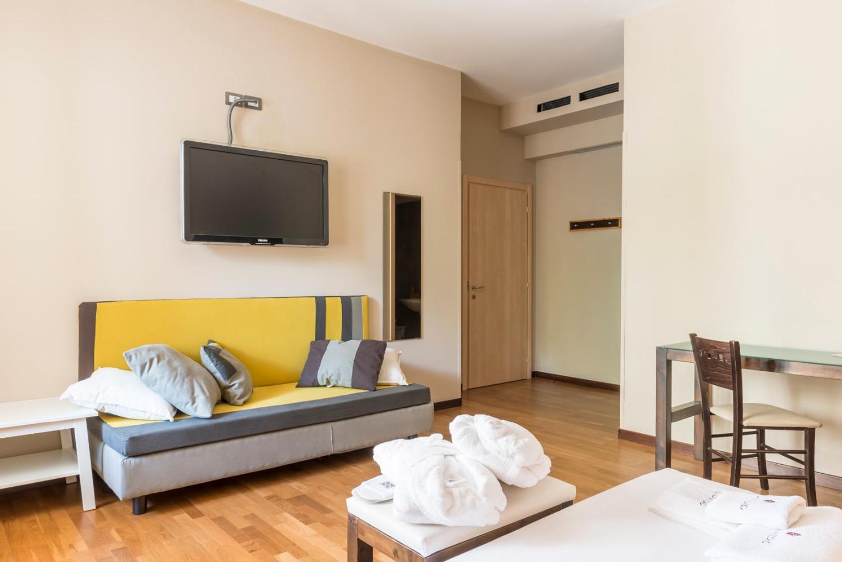 Large Double Room photo 2