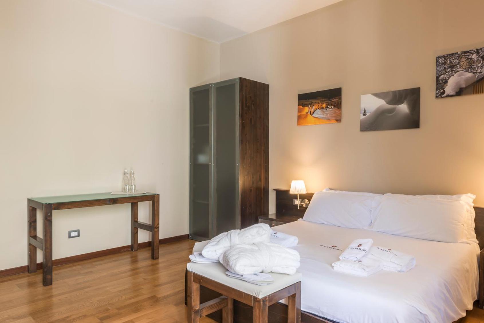 Large Double Room photo 3