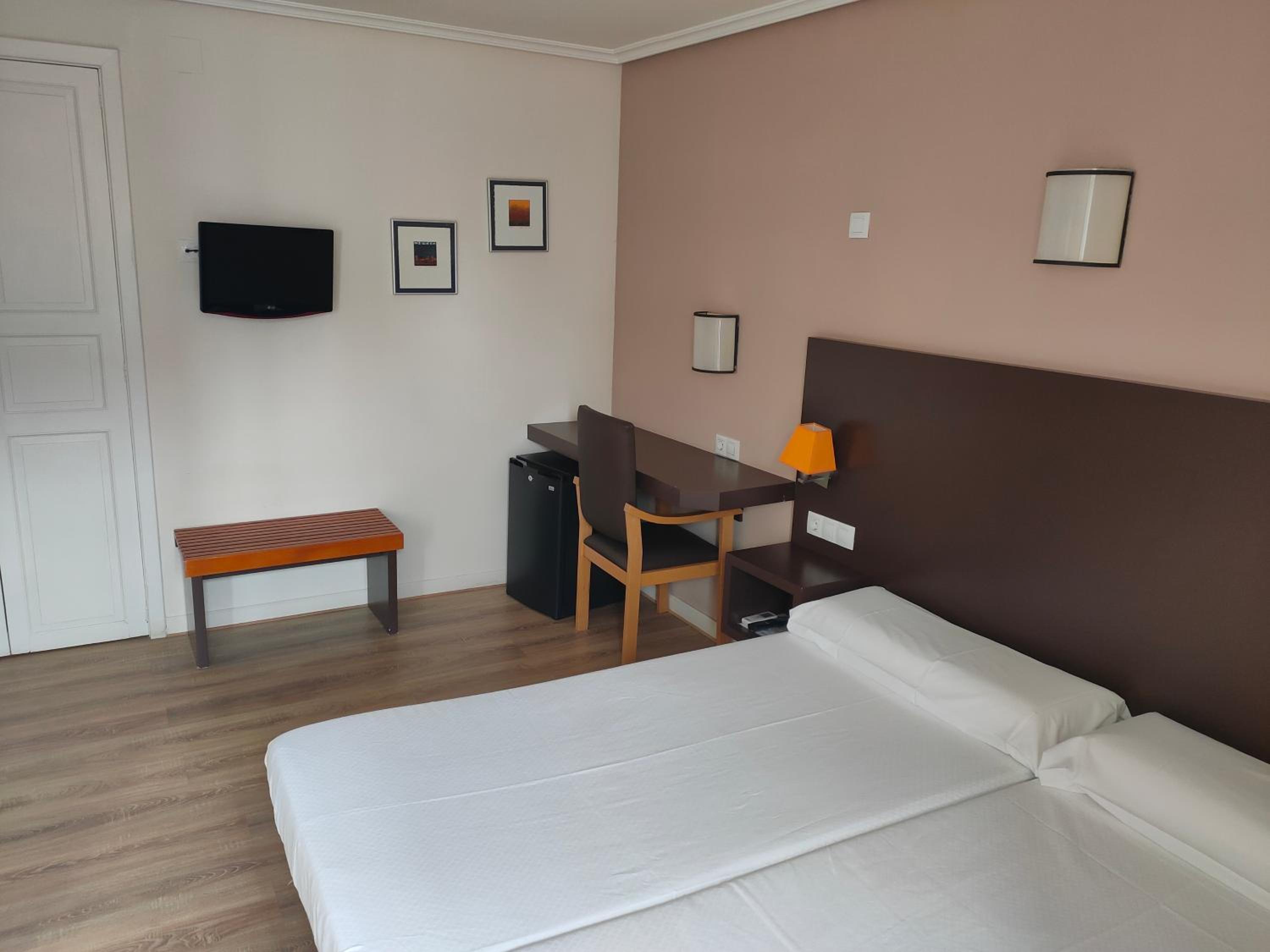 Quadruple Room - Photo 2