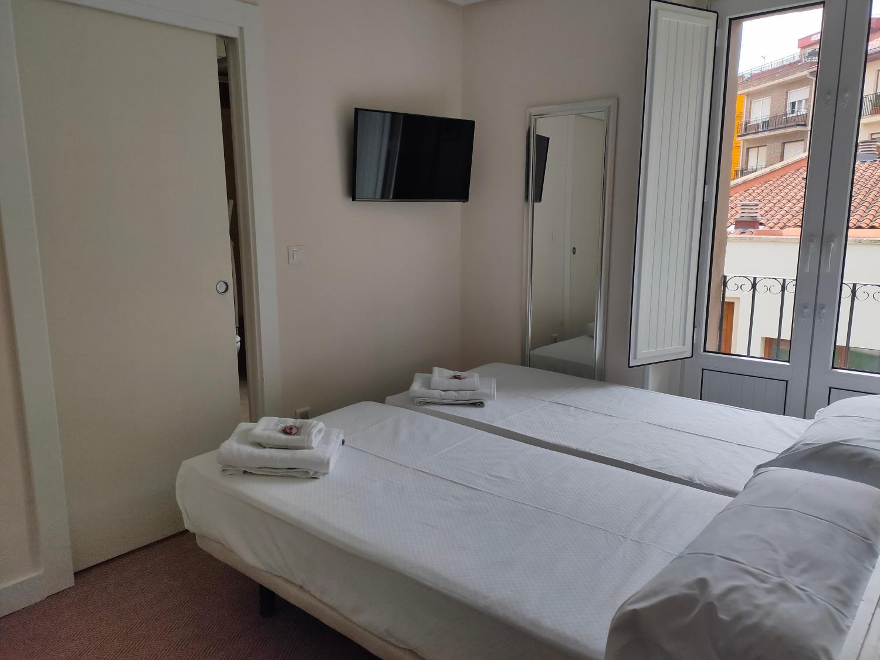 Quadruple Room - Photo 4