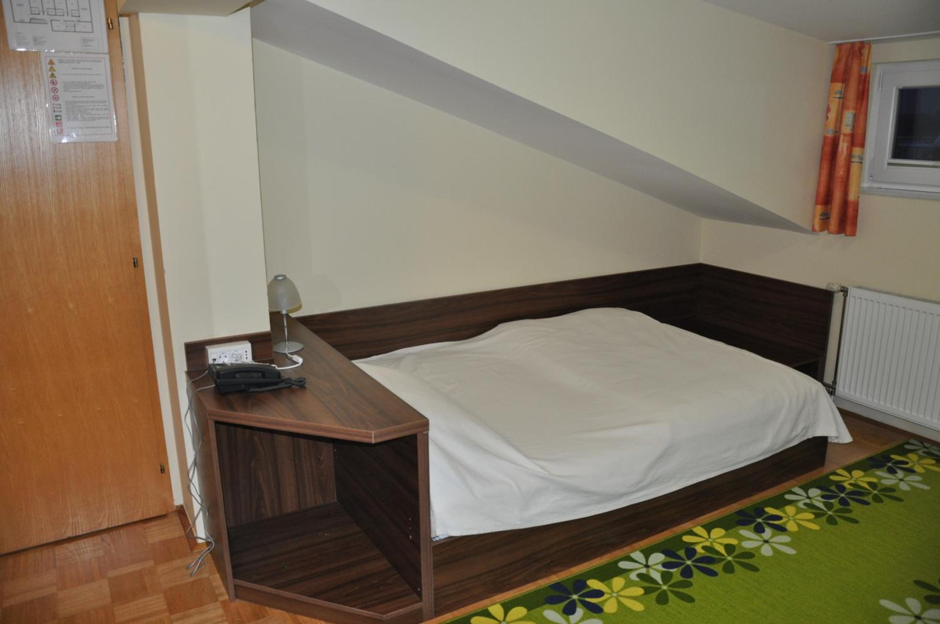 Single Room photo 3