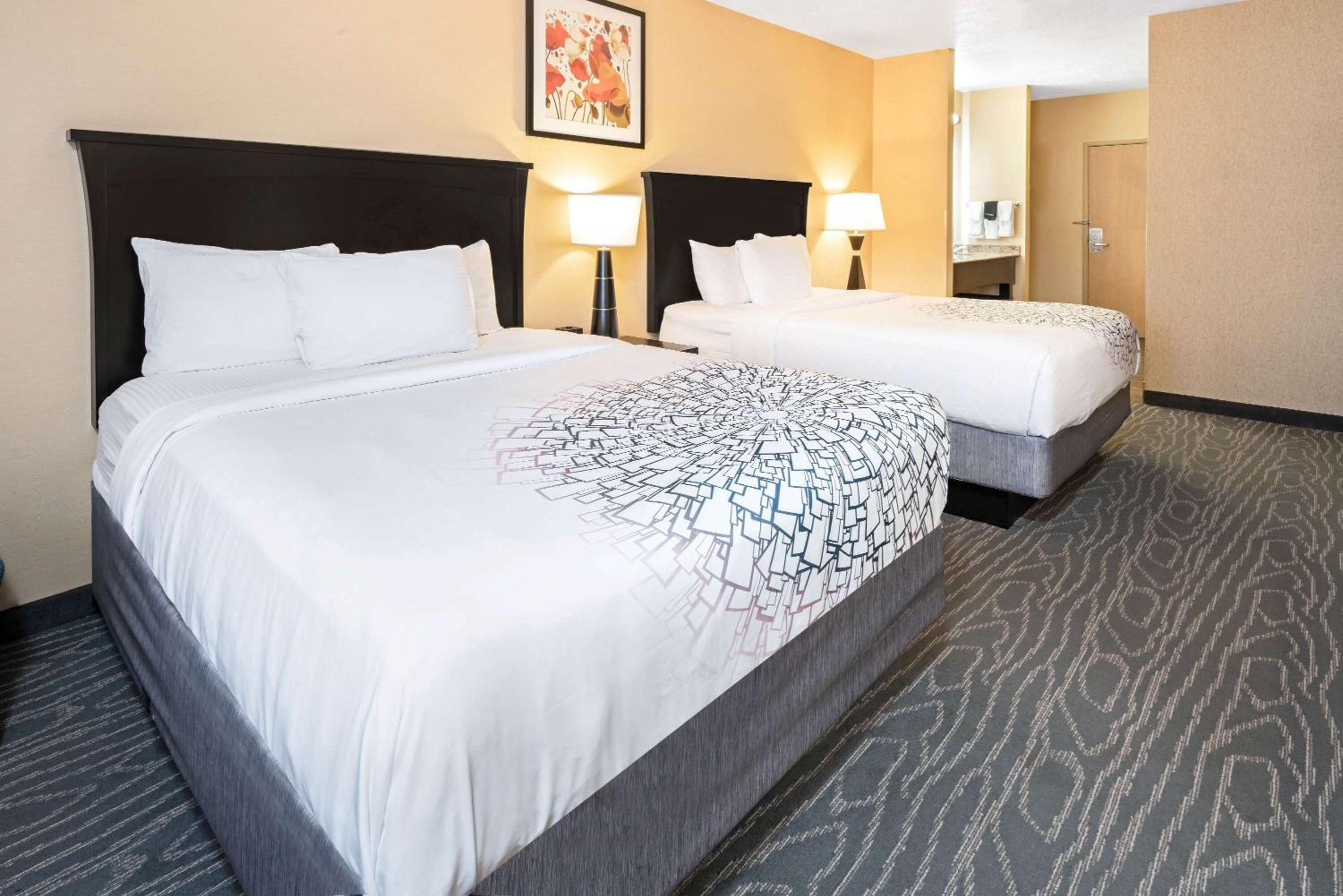 Queen Room with Two Queen Beds - Mobility Access/Non-Smoking - Photo 1