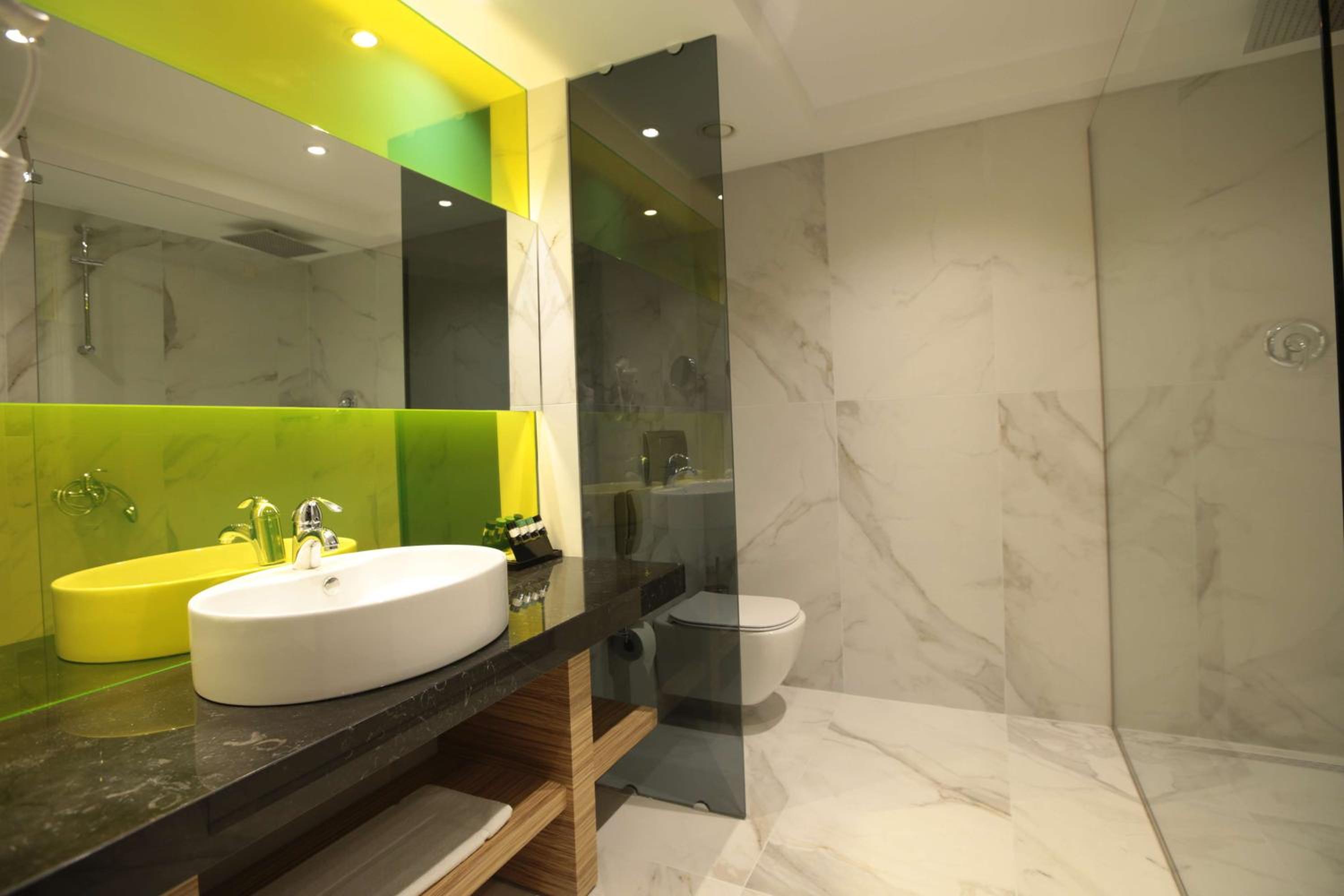 Junior Suite with City View - Photo 9