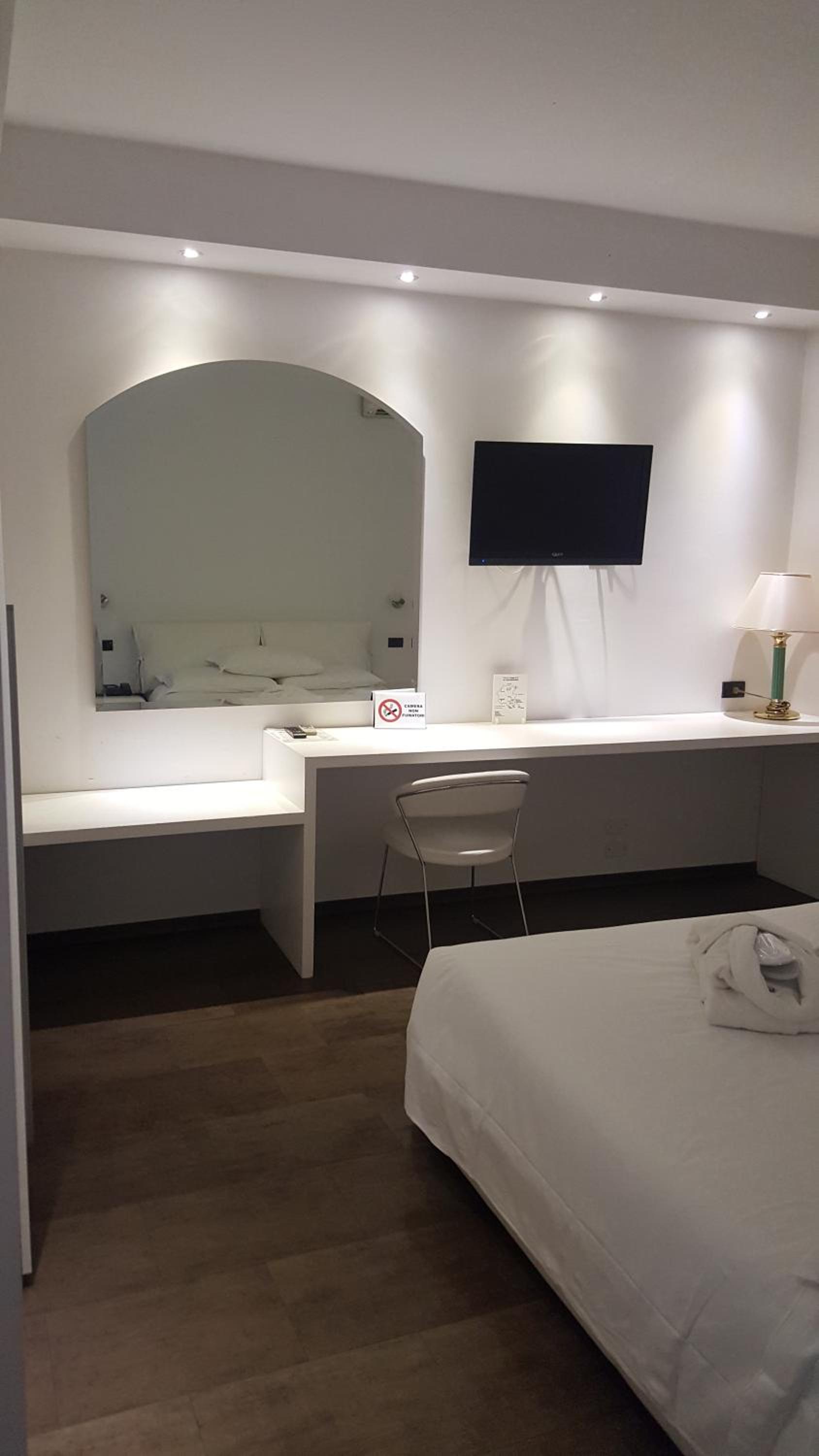 Suite - Photo 17