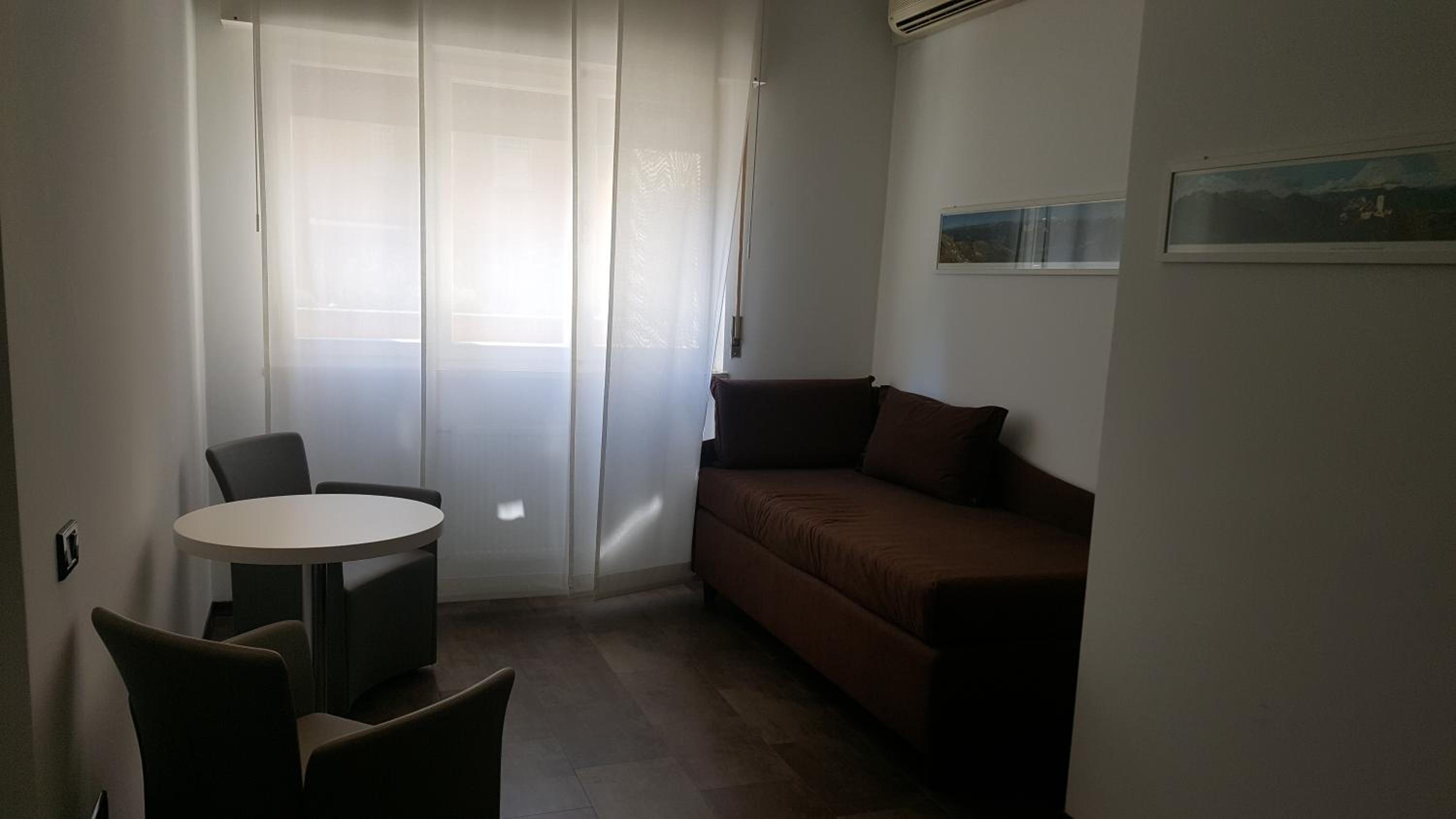 Suite - Photo 15