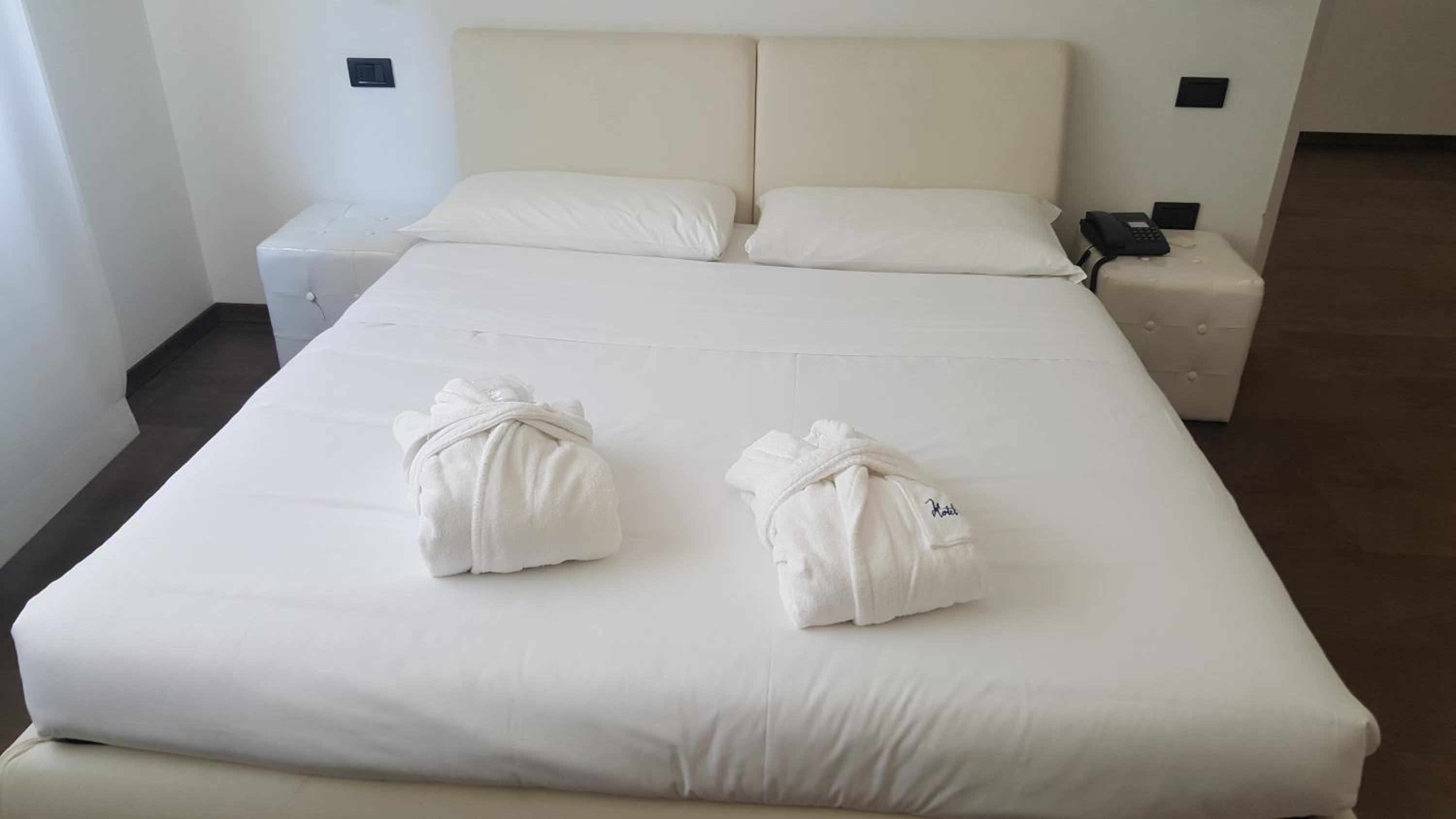 Suite - Photo 14